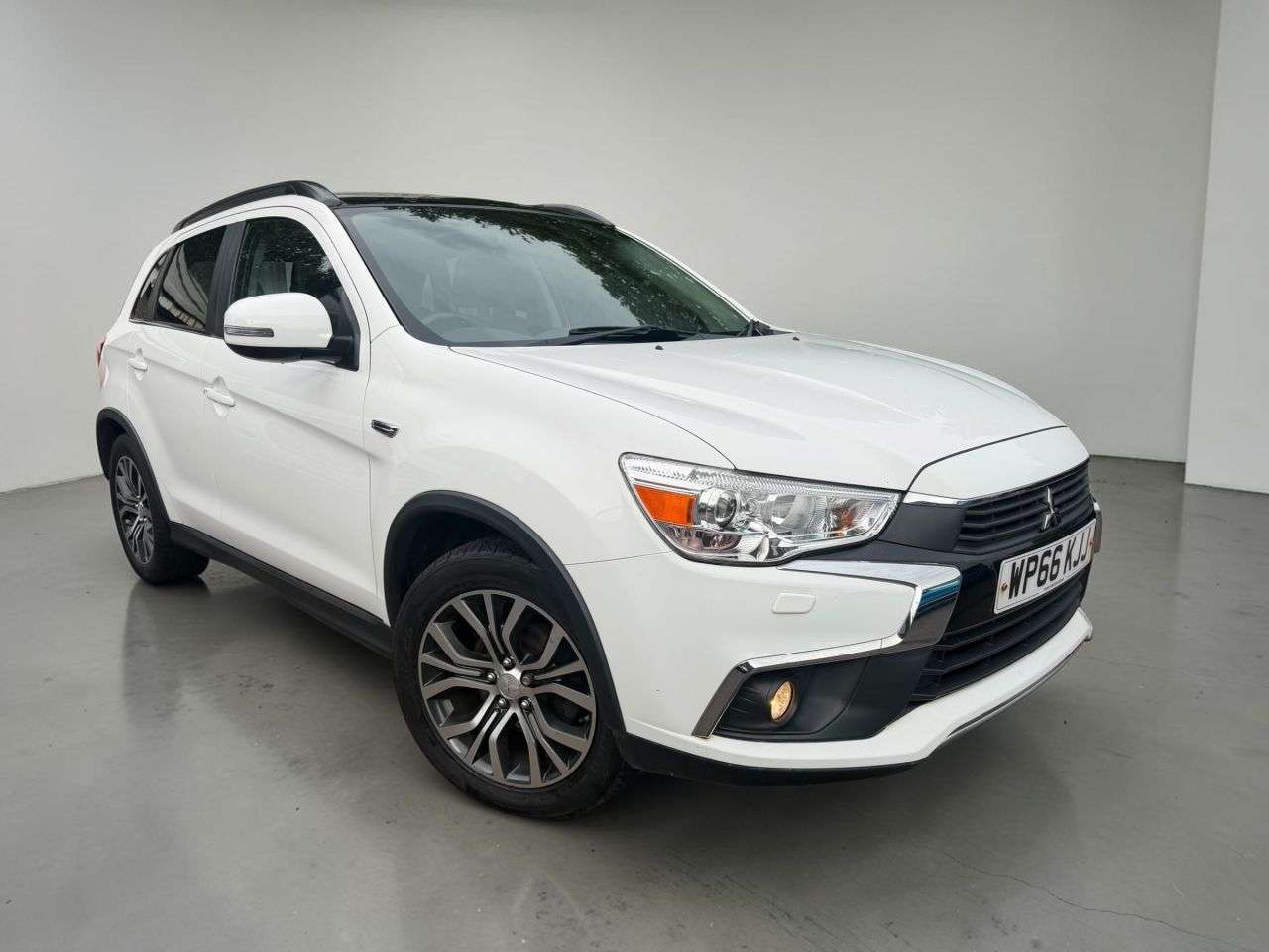 A 2016 MITSUBISHI ASX 1.6D 4 SUV 5dr Diesel Manual 4WD Euro 6 (s/s) (112 ps) A 2016 MITSUBISHI ASX 1.6D 4 SUV 5dr Diesel Manual 4WD Euro 6 (s/s) (112 ps)