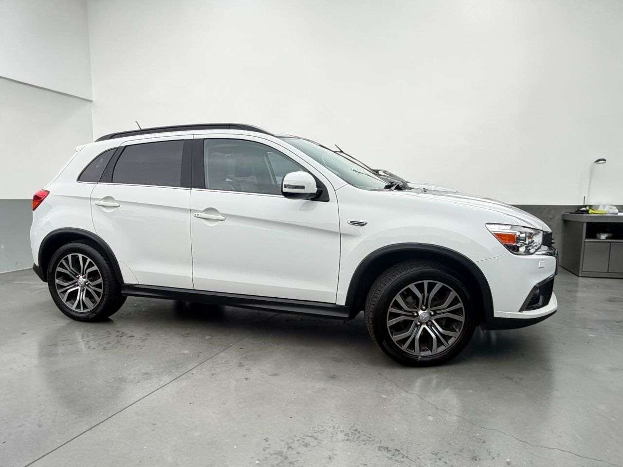A 2016 MITSUBISHI ASX 1.6D 4 SUV 5dr Diesel Manual 4WD Euro 6 (s/s) (112 ps) A 2016 MITSUBISHI ASX 1.6D 4 SUV 5dr Diesel Manual 4WD Euro 6 (s/s) (112 ps)