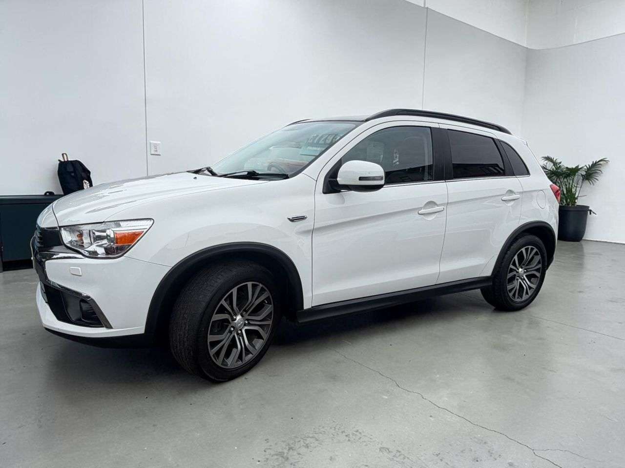 A 2016 MITSUBISHI ASX 1.6D 4 SUV 5dr Diesel Manual 4WD Euro 6 (s/s) (112 ps) A 2016 MITSUBISHI ASX 1.6D 4 SUV 5dr Diesel Manual 4WD Euro 6 (s/s) (112 ps)