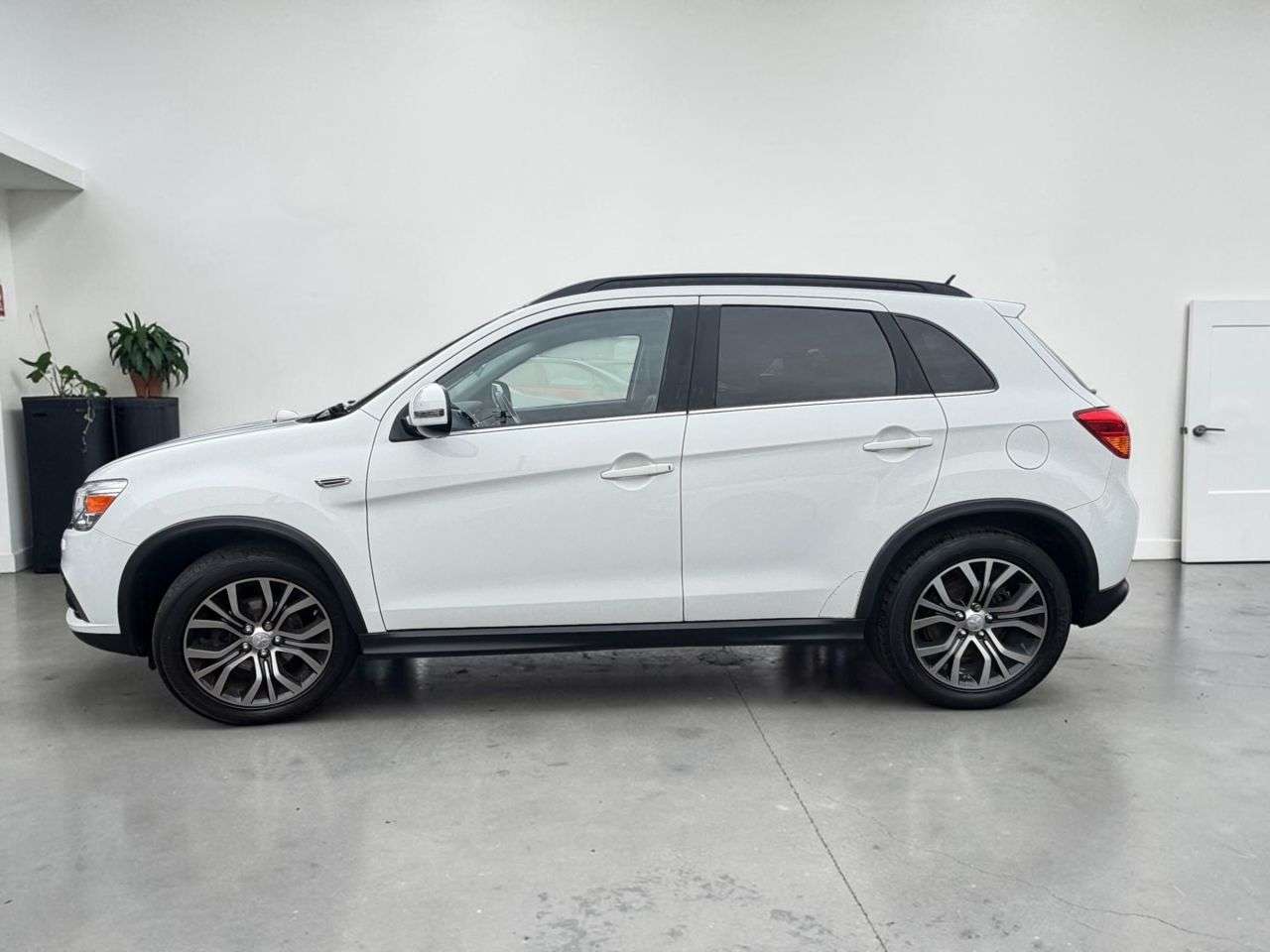 A 2016 MITSUBISHI ASX 1.6D 4 SUV 5dr Diesel Manual 4WD Euro 6 (s/s) (112 ps) A 2016 MITSUBISHI ASX 1.6D 4 SUV 5dr Diesel Manual 4WD Euro 6 (s/s) (112 ps)