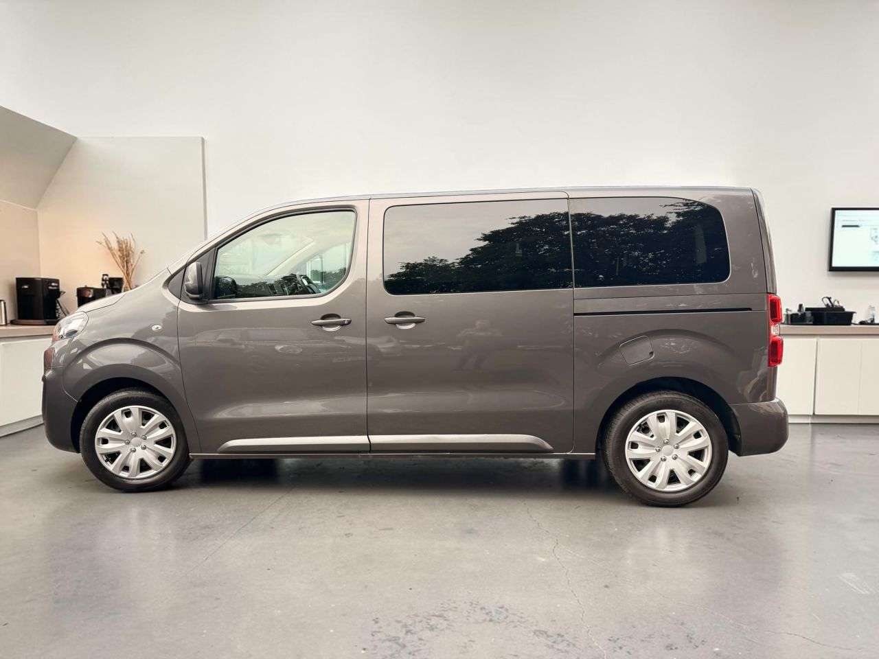 A 2018 CITROEN SPACETOURER 1.5 BlueHDi Feel M MPV 5dr Diesel Manual MWB Euro 6 (s/s) (120 ps) A 2018 CITROEN SPACETOURER 1.5 BlueHDi Feel M MPV 5dr Diesel Manual MWB Euro 6 (s/s) (120 ps)