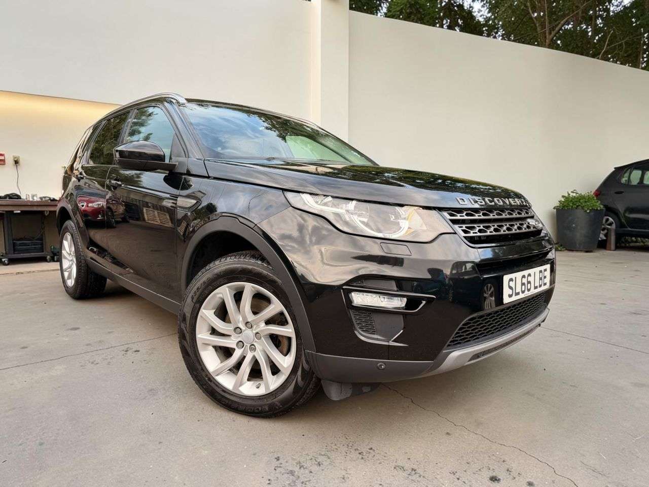 A 2016 LAND ROVER DISCOVERY SPORT 2.0 TD4 SE Tech SUV 5dr Diesel Manual 4WD Euro 6 (s/s) (180 ps) *** 7 SEATE A 2016 LAND ROVER DISCOVERY SPORT 2.0 TD4 SE Tech SUV 5dr Diesel Manual 4WD Euro 6 (s/s) (180 ps) *** 7 SEATE