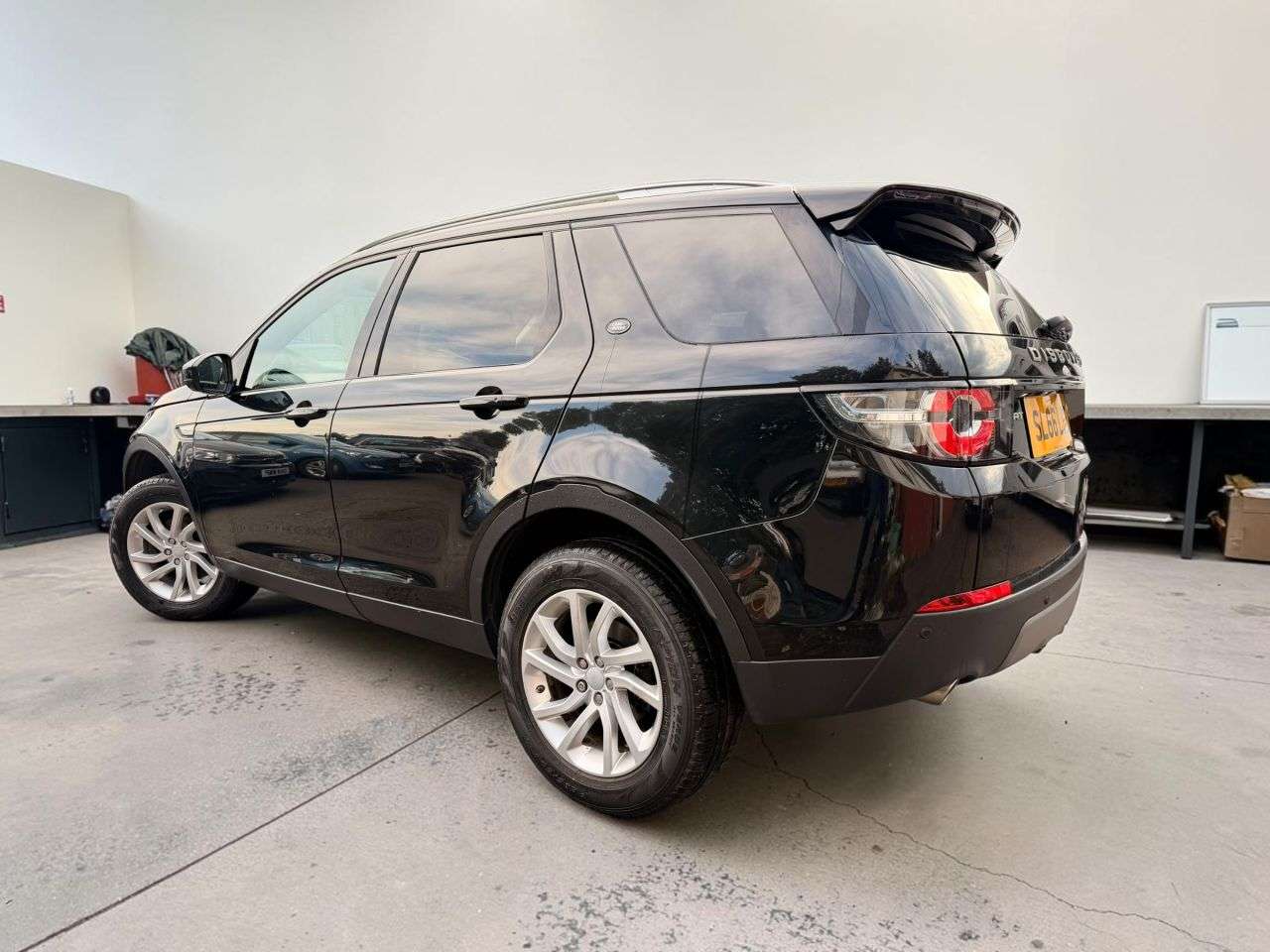 A 2016 LAND ROVER DISCOVERY SPORT 2.0 TD4 SE Tech SUV 5dr Diesel Manual 4WD Euro 6 (s/s) (180 ps) *** 7 SEATE A 2016 LAND ROVER DISCOVERY SPORT 2.0 TD4 SE Tech SUV 5dr Diesel Manual 4WD Euro 6 (s/s) (180 ps) *** 7 SEATE