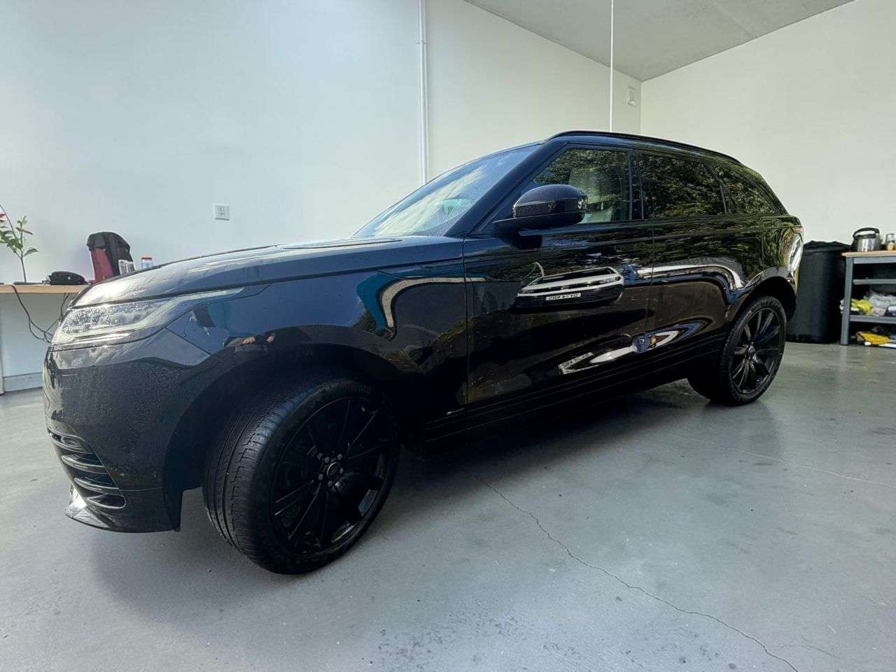 A 2018 LAND ROVER RANGE ROVER VELAR 2.0 D180 R-Dynamic HSE SUV 5dr Diesel Auto 4WD Euro 6 (s/s) (180 ps) *** FU A 2018 LAND ROVER RANGE ROVER VELAR 2.0 D180 R-Dynamic HSE SUV 5dr Diesel Auto 4WD Euro 6 (s/s) (180 ps) *** FU
