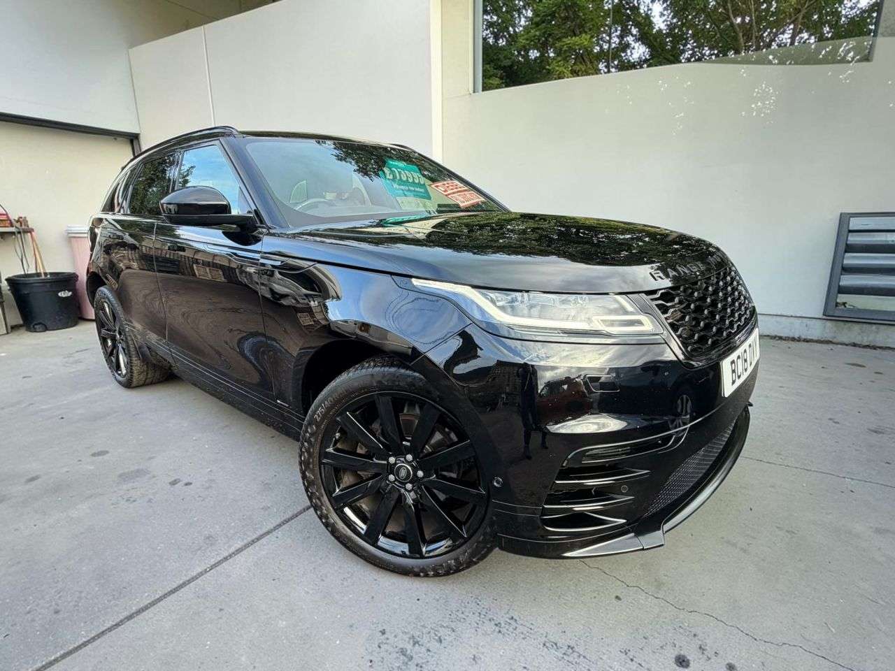 A 2018 LAND ROVER RANGE ROVER VELAR 2.0 D180 R-Dynamic HSE SUV 5dr Diesel Auto 4WD Euro 6 (s/s) (180 ps) *** FU A 2018 LAND ROVER RANGE ROVER VELAR 2.0 D180 R-Dynamic HSE SUV 5dr Diesel Auto 4WD Euro 6 (s/s) (180 ps) *** FU