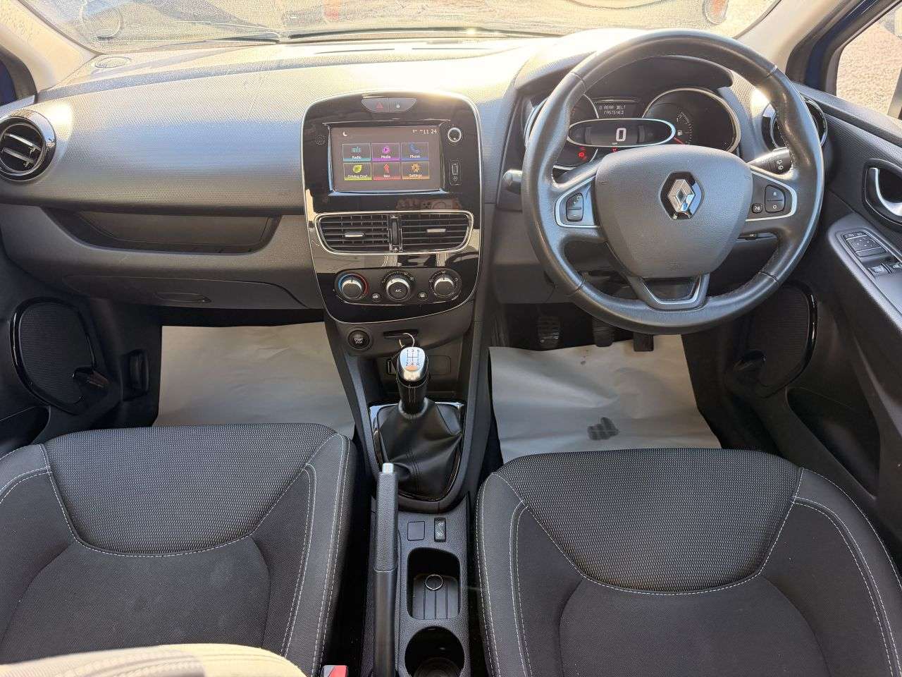 2017 RENAULT CLIO 2017 RENAULT CLIO