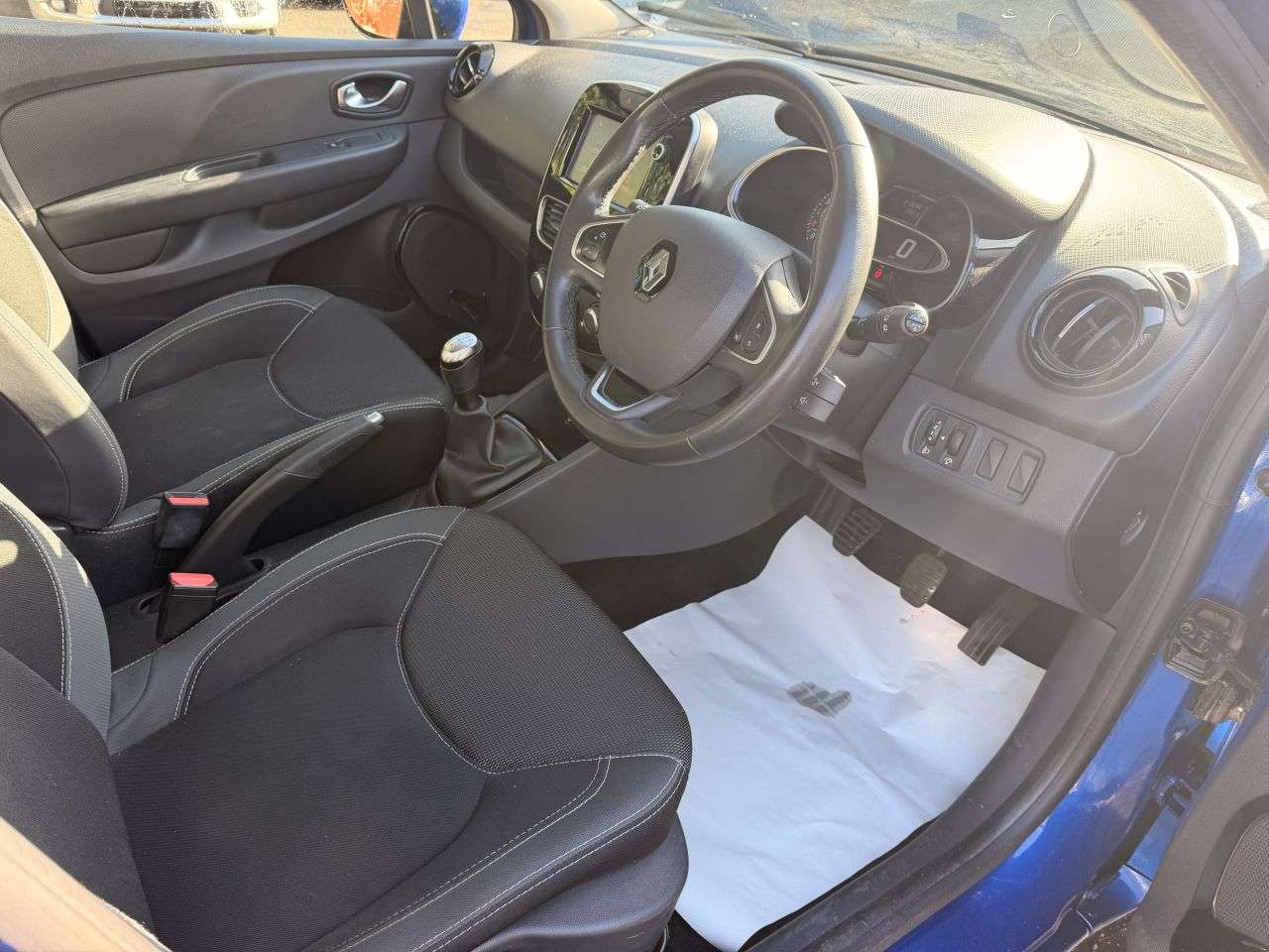 2017 RENAULT CLIO 2017 RENAULT CLIO