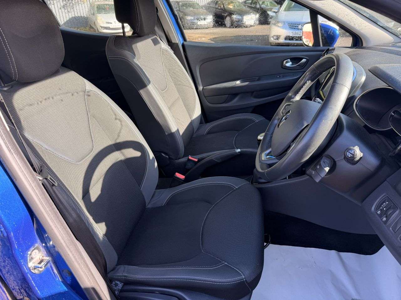 2017 RENAULT CLIO 2017 RENAULT CLIO