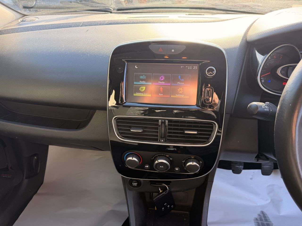 2017 RENAULT CLIO 2017 RENAULT CLIO