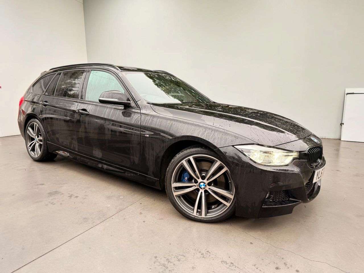 A 2017 BMW 3 SERIES 3.0 330d M Sport Touring 5dr Diesel Auto xDrive Euro 6 (s/s) (258 ps) RARE A 2017 BMW 3 SERIES 3.0 330d M Sport Touring 5dr Diesel Auto xDrive Euro 6 (s/s) (258 ps) RARE