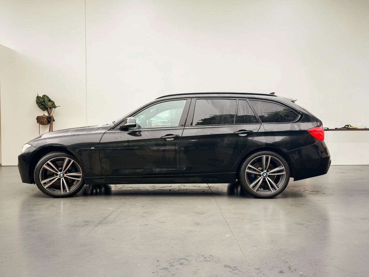 A 2017 BMW 3 SERIES 3.0 330d M Sport Touring 5dr Diesel Auto xDrive Euro 6 (s/s) (258 ps) RARE A 2017 BMW 3 SERIES 3.0 330d M Sport Touring 5dr Diesel Auto xDrive Euro 6 (s/s) (258 ps) RARE