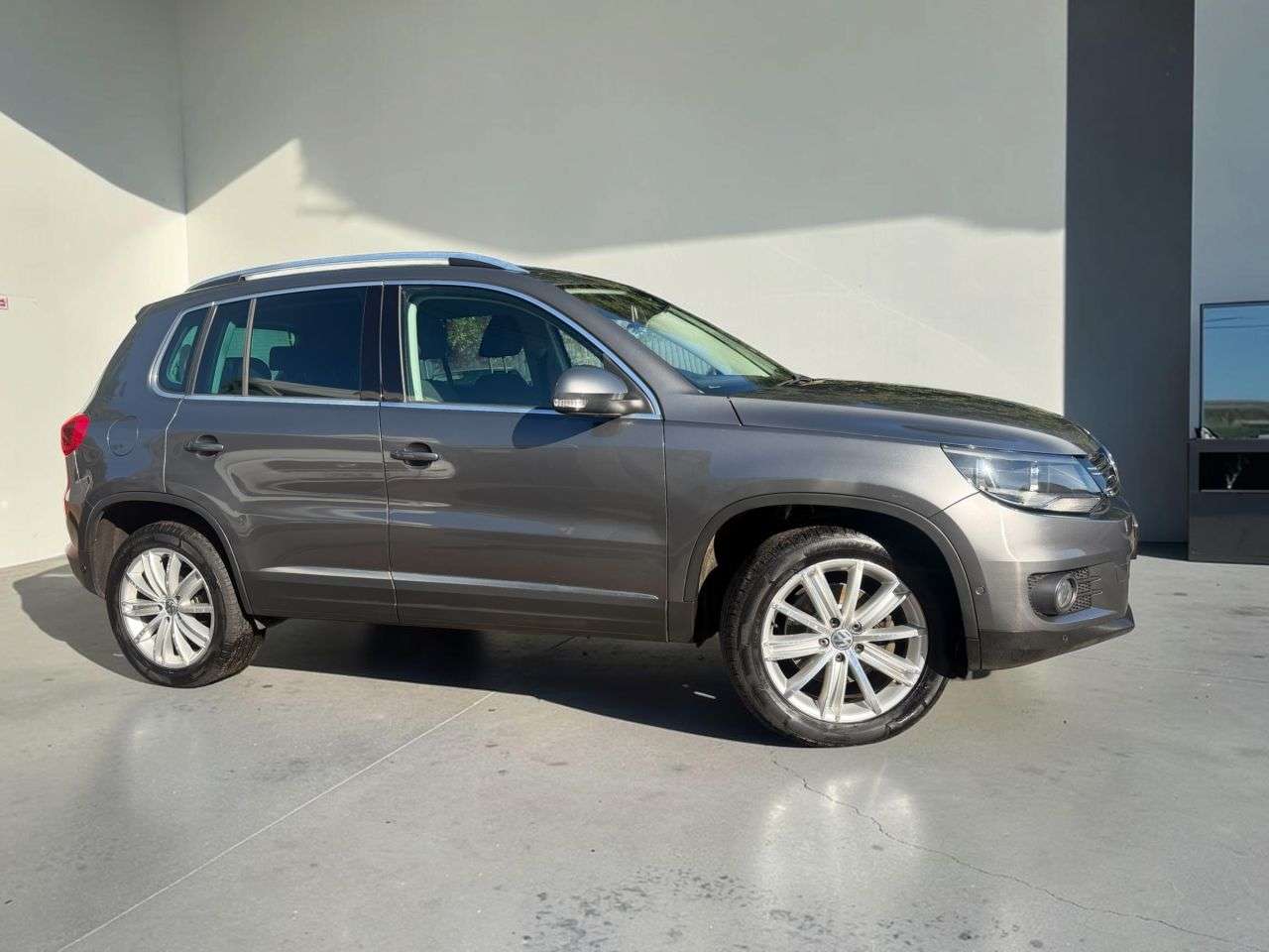 A 2015 VOLKSWAGEN TIGUAN 2.0 TDI BlueMotion Tech Match Edition SUV 5dr Diesel DSG 4WD Euro 6 (s/s) ( A 2015 VOLKSWAGEN TIGUAN 2.0 TDI BlueMotion Tech Match Edition SUV 5dr Diesel DSG 4WD Euro 6 (s/s) (
