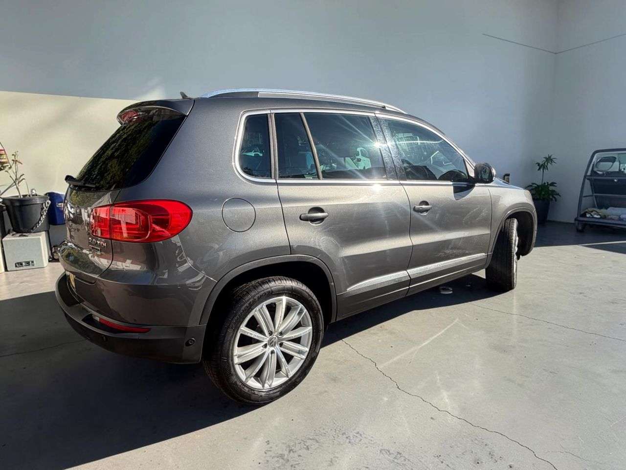 A 2015 VOLKSWAGEN TIGUAN 2.0 TDI BlueMotion Tech Match Edition SUV 5dr Diesel DSG 4WD Euro 6 (s/s) ( A 2015 VOLKSWAGEN TIGUAN 2.0 TDI BlueMotion Tech Match Edition SUV 5dr Diesel DSG 4WD Euro 6 (s/s) (