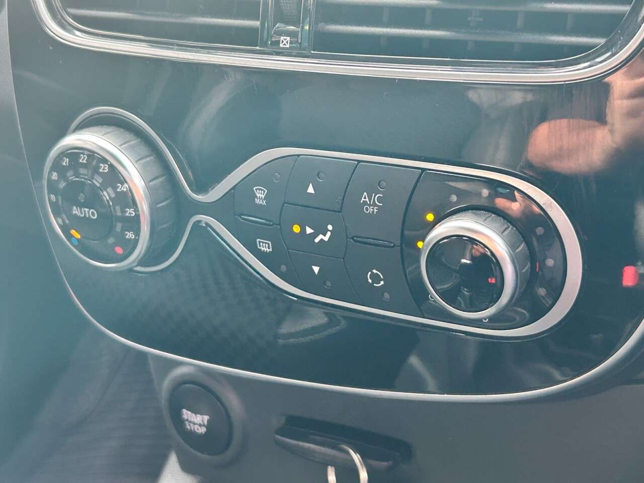 2018 RENAULT CLIO 2018 RENAULT CLIO