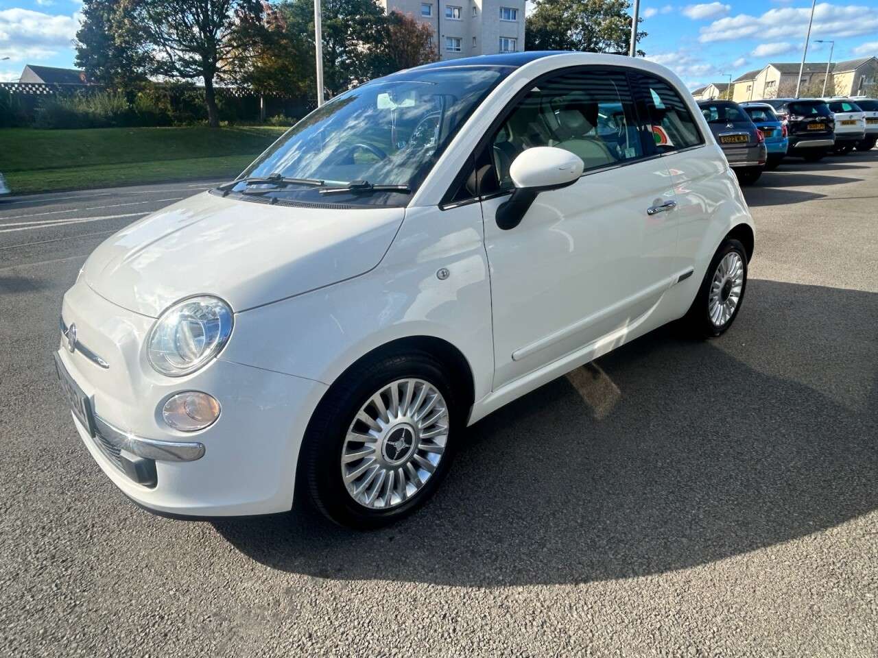 A 2010 FIAT 500 1.2 Lounge Hatchback 3dr Petrol Manual Euro 5 (s/s) (69 bhp) A 2010 FIAT 500 1.2 Lounge Hatchback 3dr Petrol Manual Euro 5 (s/s) (69 bhp)