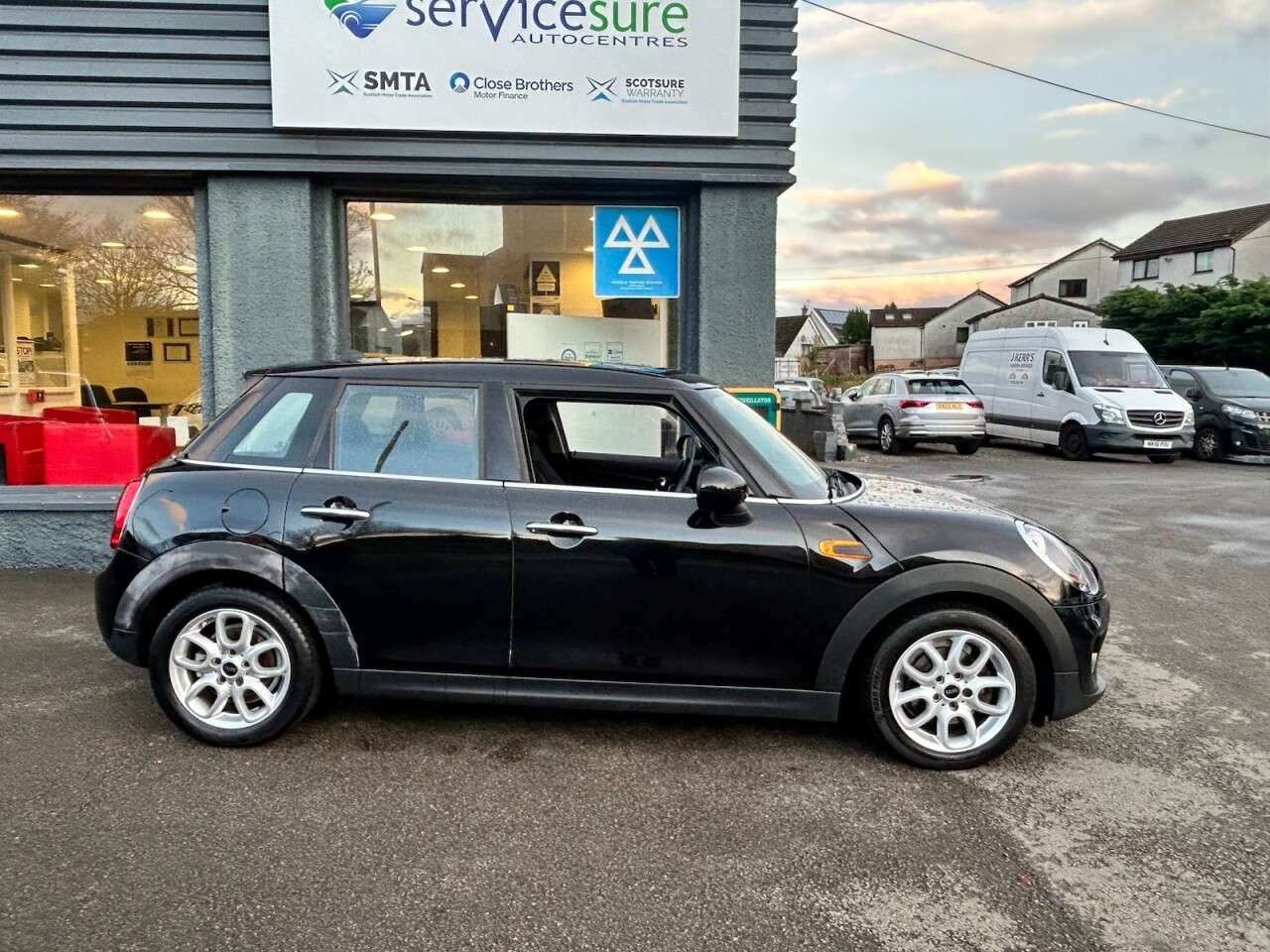 A 2017 MINI HATCH 1.5 Cooper Hatchback 5dr Petrol Manual Euro 6 (s/s) (136 ps) A 2017 MINI HATCH 1.5 Cooper Hatchback 5dr Petrol Manual Euro 6 (s/s) (136 ps)