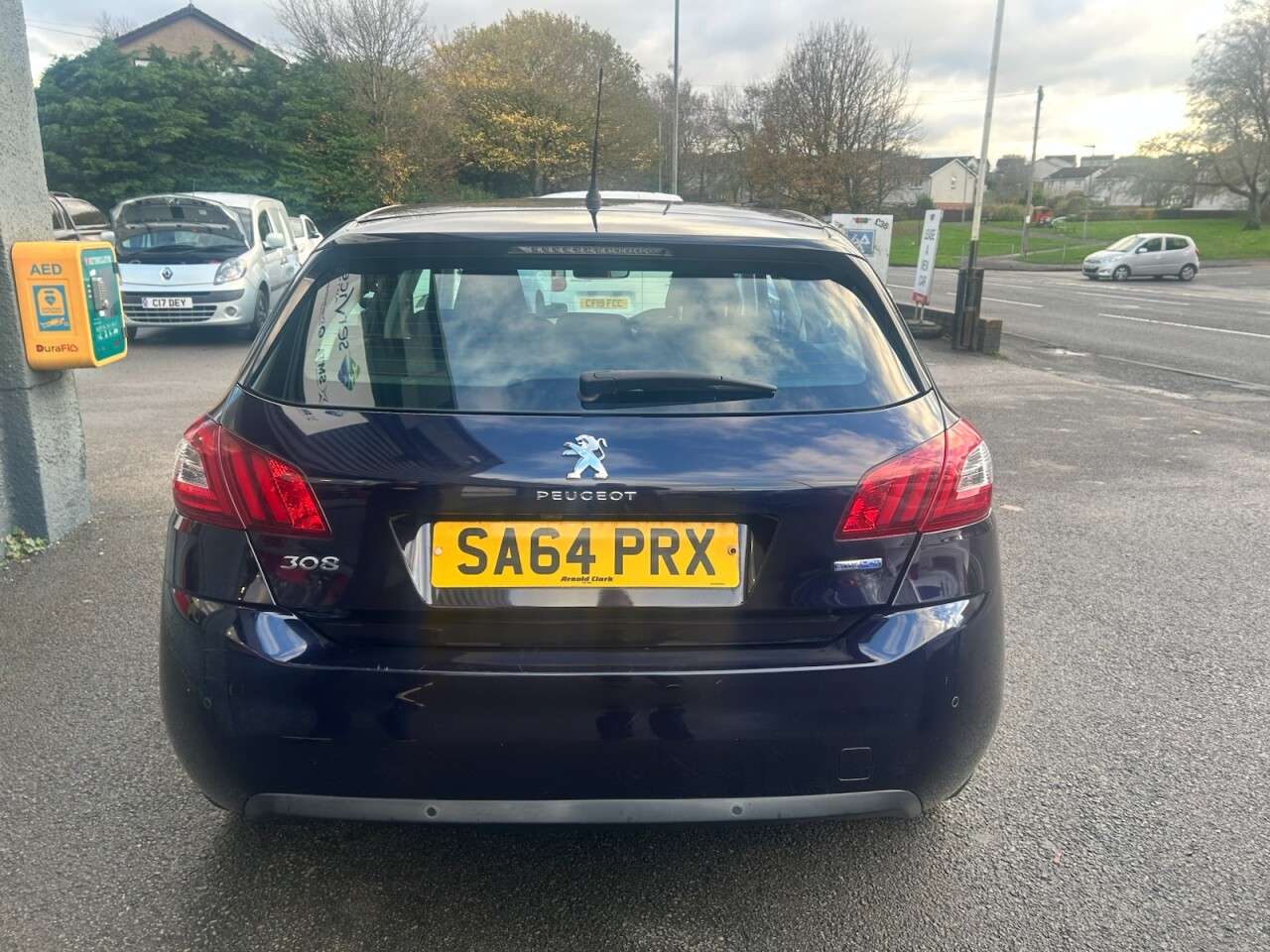 A 2014 PEUGEOT 308 1.6 BlueHDi Allure Hatchback 5dr Diesel Manual Euro 6 (s/s) (120 ps) A 2014 PEUGEOT 308 1.6 BlueHDi Allure Hatchback 5dr Diesel Manual Euro 6 (s/s) (120 ps)