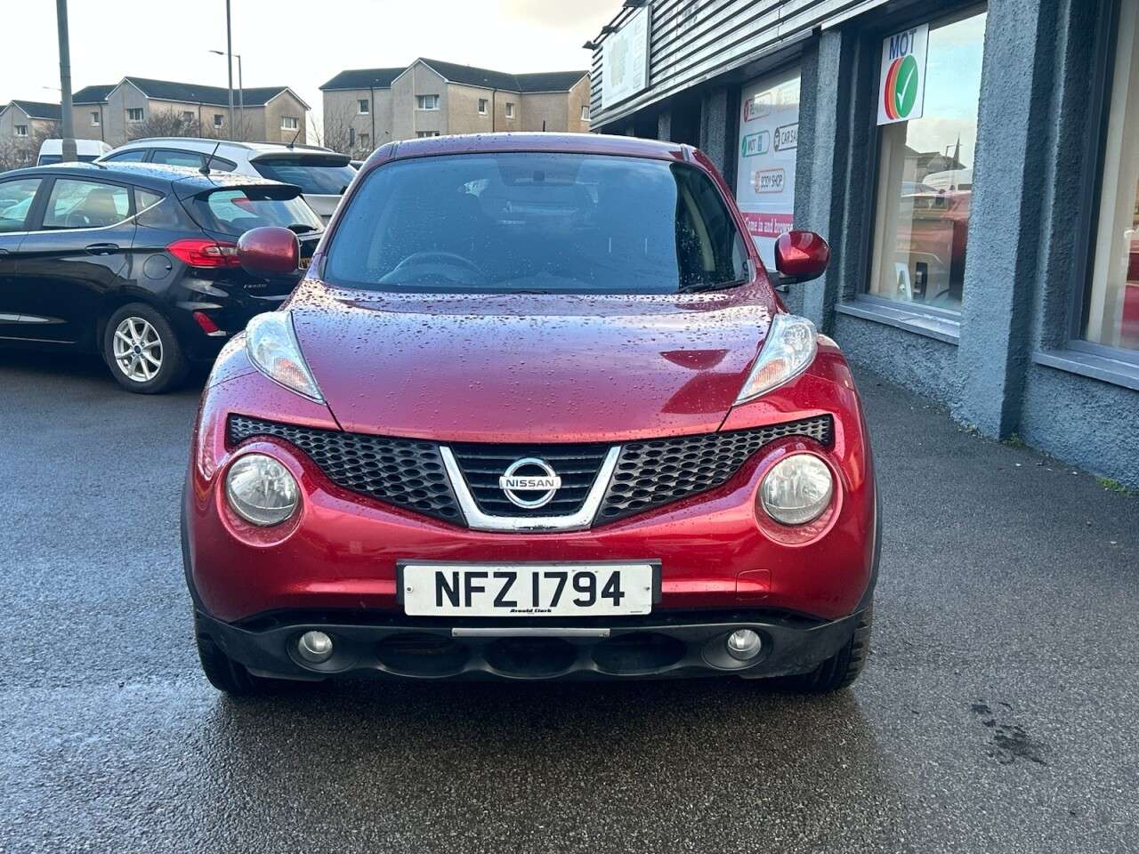 A 2013 NISSAN JUKE 1.6 Acenta Premium SUV 5dr Petrol CVT Euro 5 (117 ps) A 2013 NISSAN JUKE 1.6 Acenta Premium SUV 5dr Petrol CVT Euro 5 (117 ps)