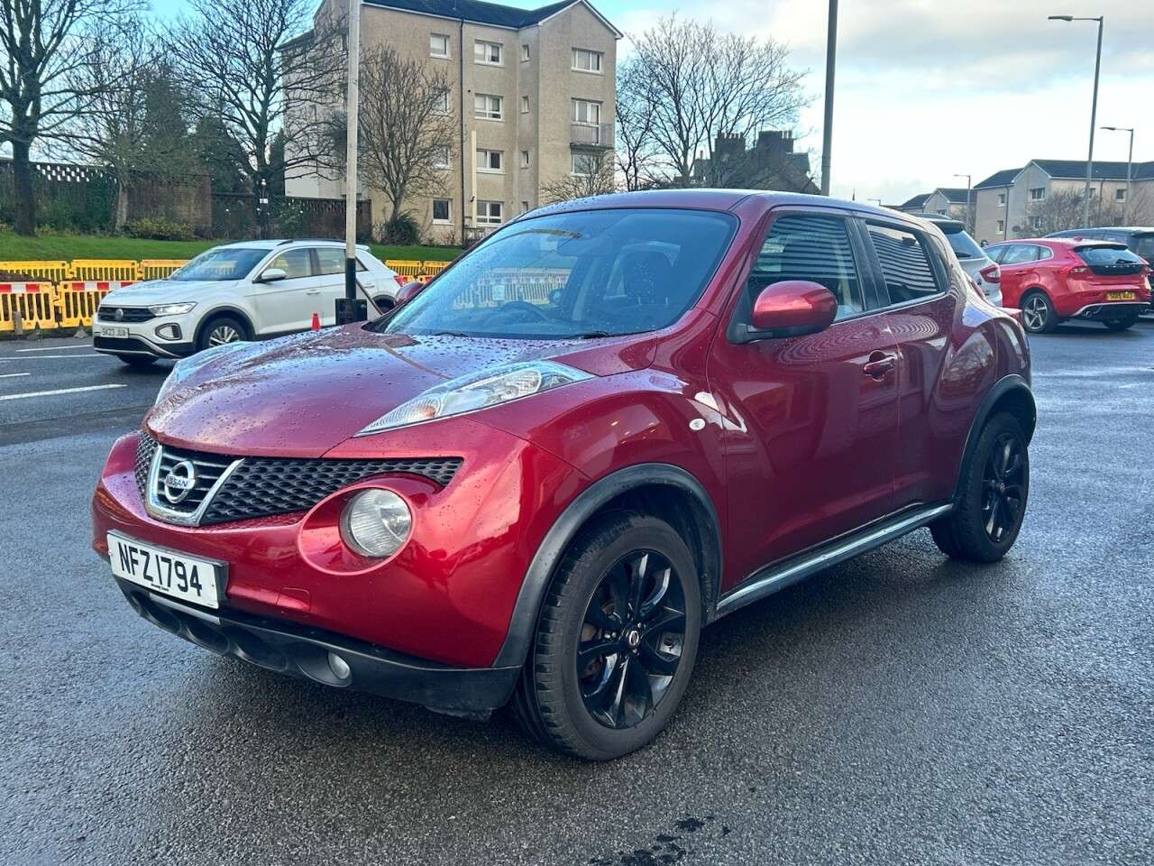 A 2013 NISSAN JUKE 1.6 Acenta Premium SUV 5dr Petrol CVT Euro 5 (117 ps) A 2013 NISSAN JUKE 1.6 Acenta Premium SUV 5dr Petrol CVT Euro 5 (117 ps)