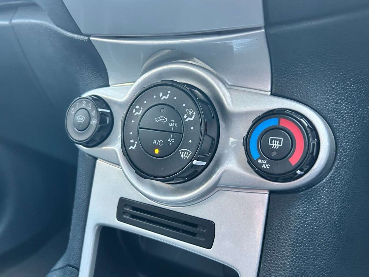 2011 FORD FIESTA 2011 FORD FIESTA