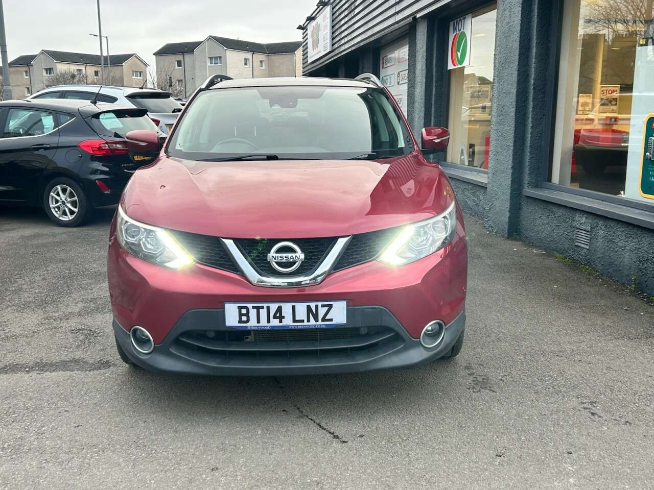 A 2014 NISSAN QASHQAI 1.2 DIG-T Tekna SUV 5dr Petrol Manual 2WD Euro 5 (s/s) (115 ps) A 2014 NISSAN QASHQAI 1.2 DIG-T Tekna SUV 5dr Petrol Manual 2WD Euro 5 (s/s) (115 ps)