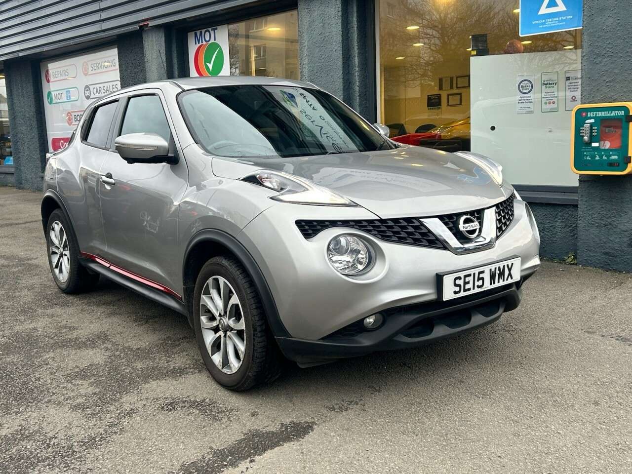 A 2015 NISSAN JUKE 1.2 DIG-T Tekna SUV 5dr Petrol Manual Euro 6 (s/s) (115 ps) A 2015 NISSAN JUKE 1.2 DIG-T Tekna SUV 5dr Petrol Manual Euro 6 (s/s) (115 ps)