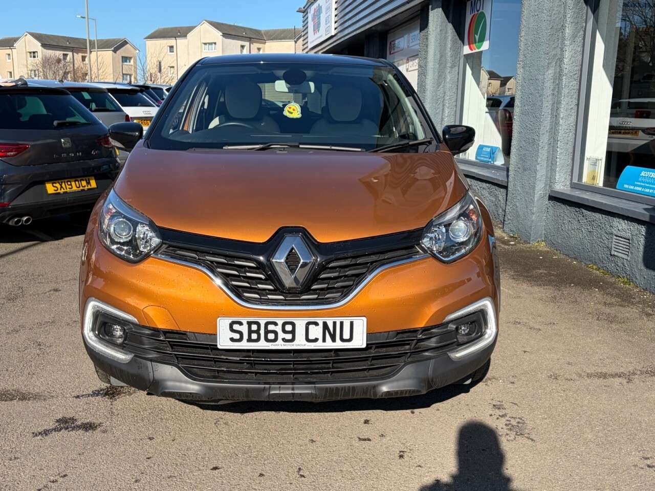 A 2019 RENAULT CAPTUR 0.9 TCe ENERGY Iconic SUV 5dr Petrol Manual Euro 6 (s/s) (90 ps) A 2019 RENAULT CAPTUR 0.9 TCe ENERGY Iconic SUV 5dr Petrol Manual Euro 6 (s/s) (90 ps)