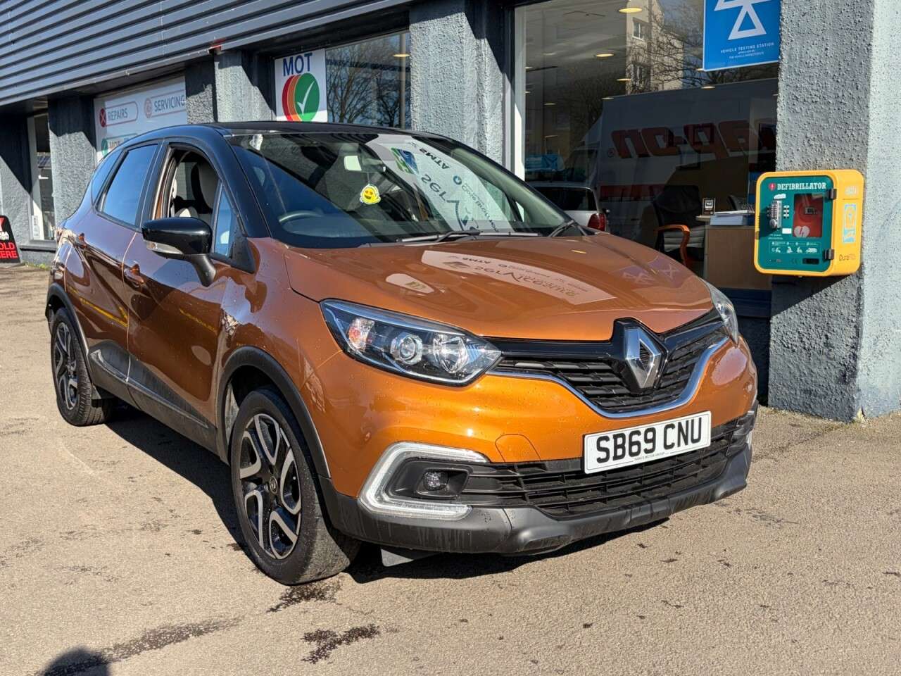 A 2019 RENAULT CAPTUR 0.9 TCe ENERGY Iconic SUV 5dr Petrol Manual Euro 6 (s/s) (90 ps) A 2019 RENAULT CAPTUR 0.9 TCe ENERGY Iconic SUV 5dr Petrol Manual Euro 6 (s/s) (90 ps)