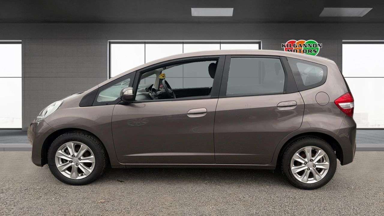 A 2012 HONDA JAZZ 1.4 i-VTEC ES Hatchback 5dr Petrol Manual Euro 5 (99 ps) A 2012 HONDA JAZZ 1.4 i-VTEC ES Hatchback 5dr Petrol Manual Euro 5 (99 ps)
