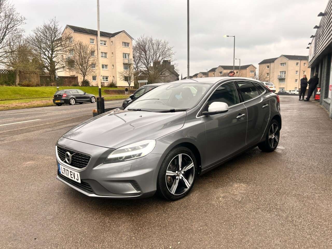 A 2017 VOLVO V40 2.0 D2 R-Design Nav Plus Hatchback 5dr Diesel Auto Euro 6 (s/s) (120 ps) A 2017 VOLVO V40 2.0 D2 R-Design Nav Plus Hatchback 5dr Diesel Auto Euro 6 (s/s) (120 ps)