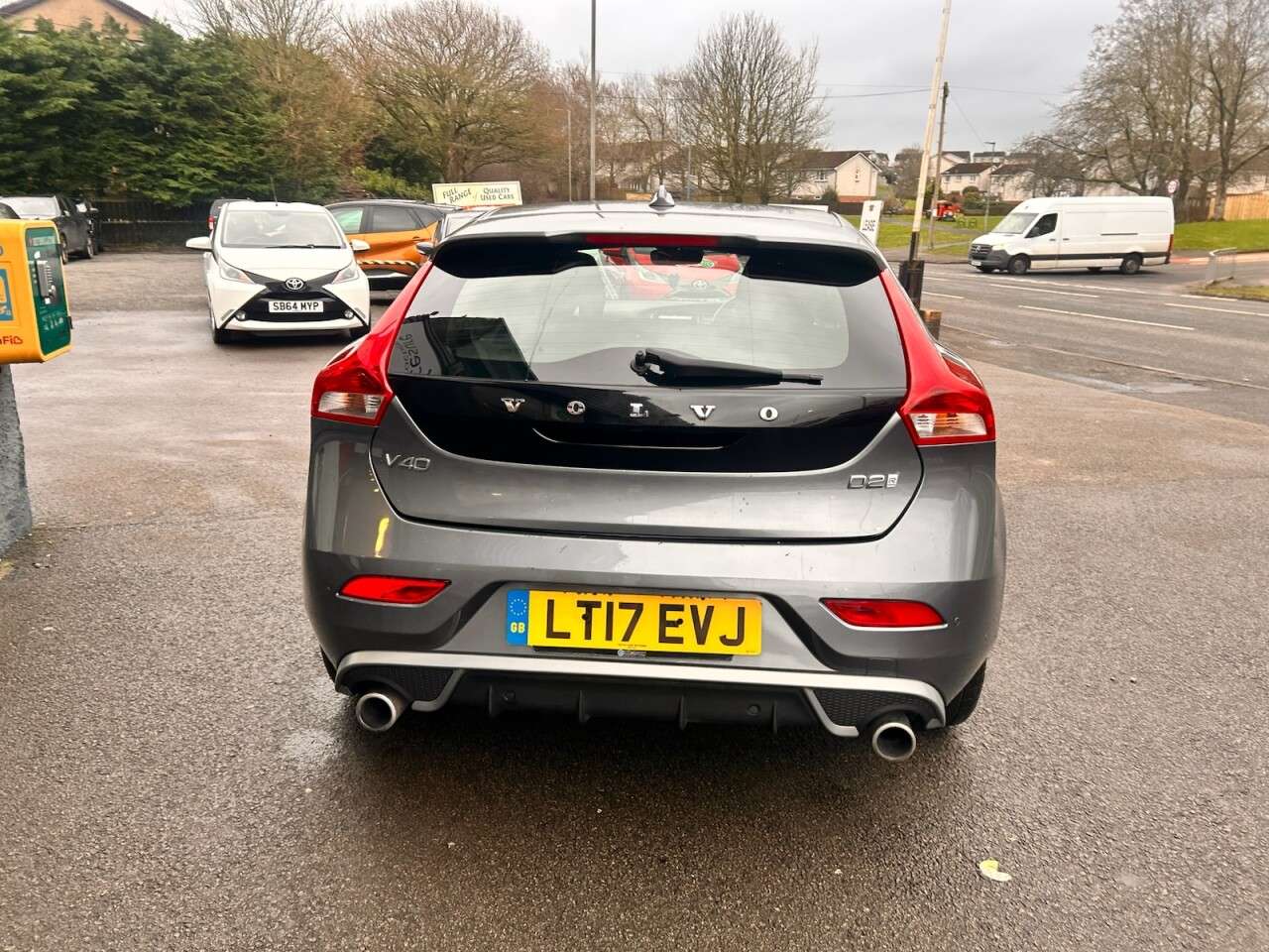 2017 VOLVO V40 2017 VOLVO V40