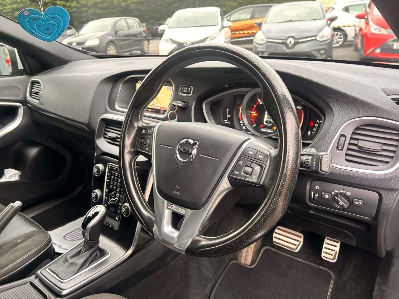 2017 VOLVO V40 2017 VOLVO V40