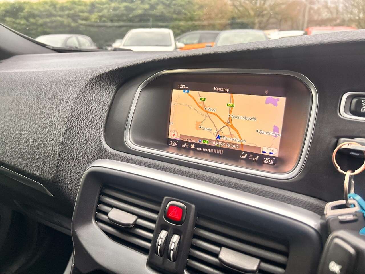 2017 VOLVO V40 2017 VOLVO V40