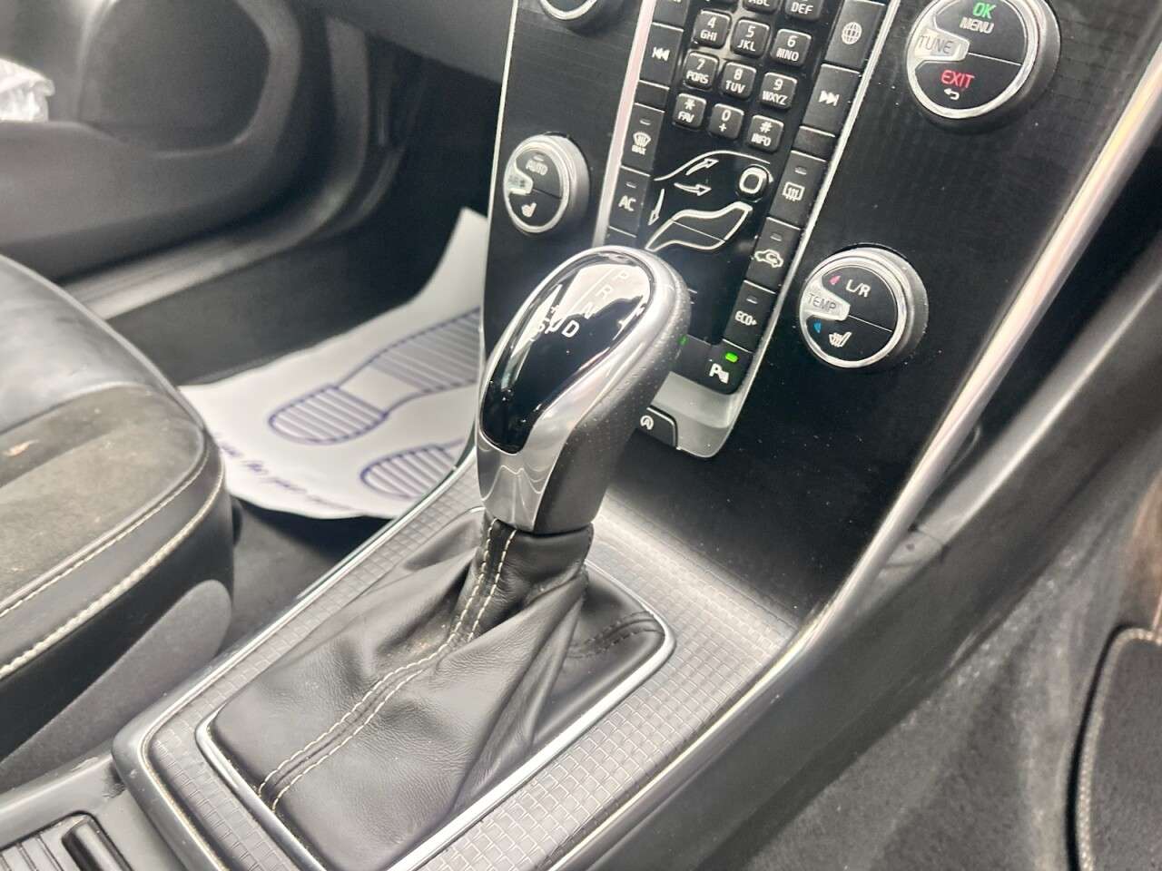 2017 VOLVO V40 2017 VOLVO V40