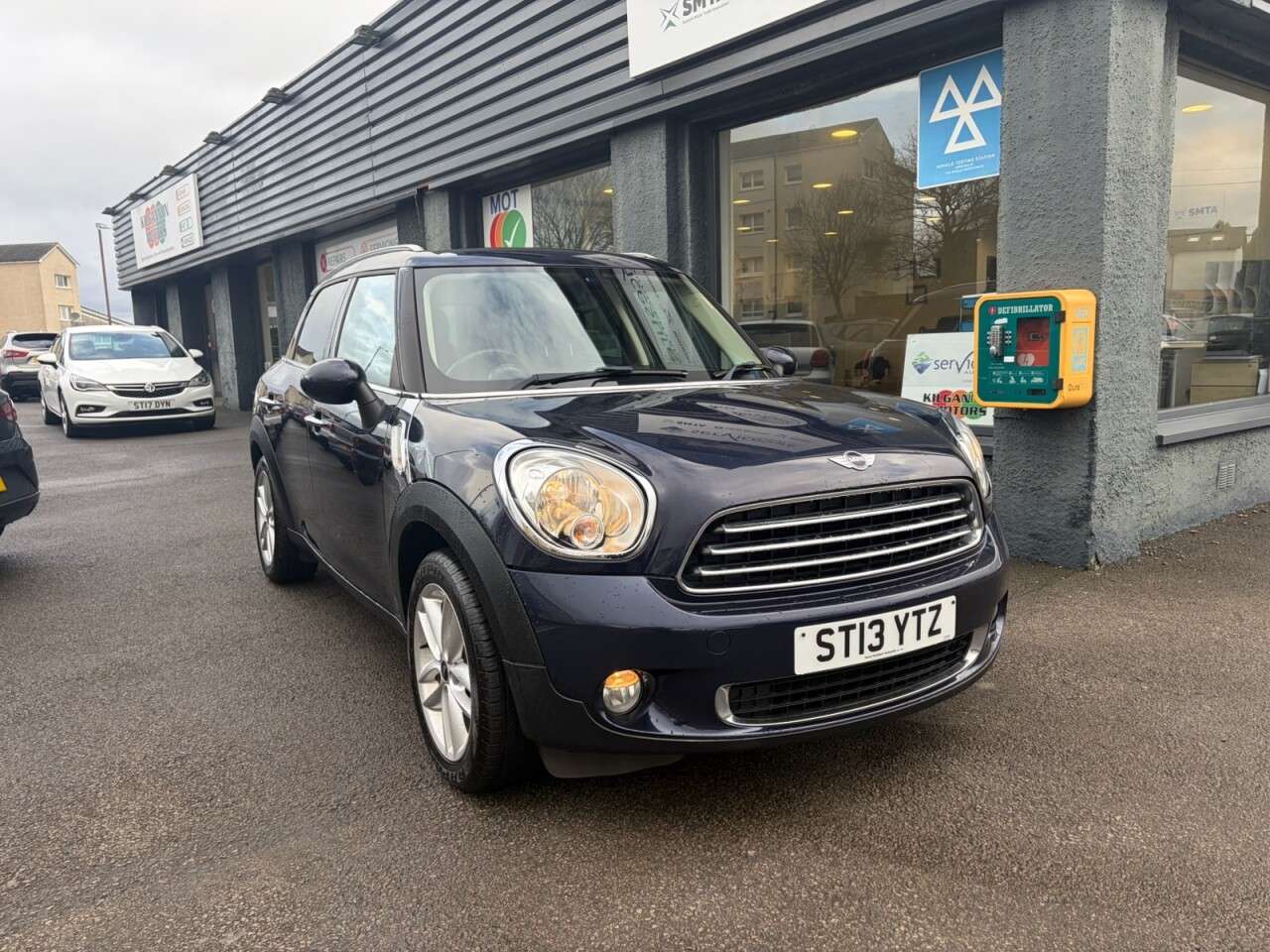 A 2013 MINI COUNTRYMAN 1.6 Cooper SUV 5dr Petrol Manual Euro 6 (s/s) (122 ps) A 2013 MINI COUNTRYMAN 1.6 Cooper SUV 5dr Petrol Manual Euro 6 (s/s) (122 ps)
