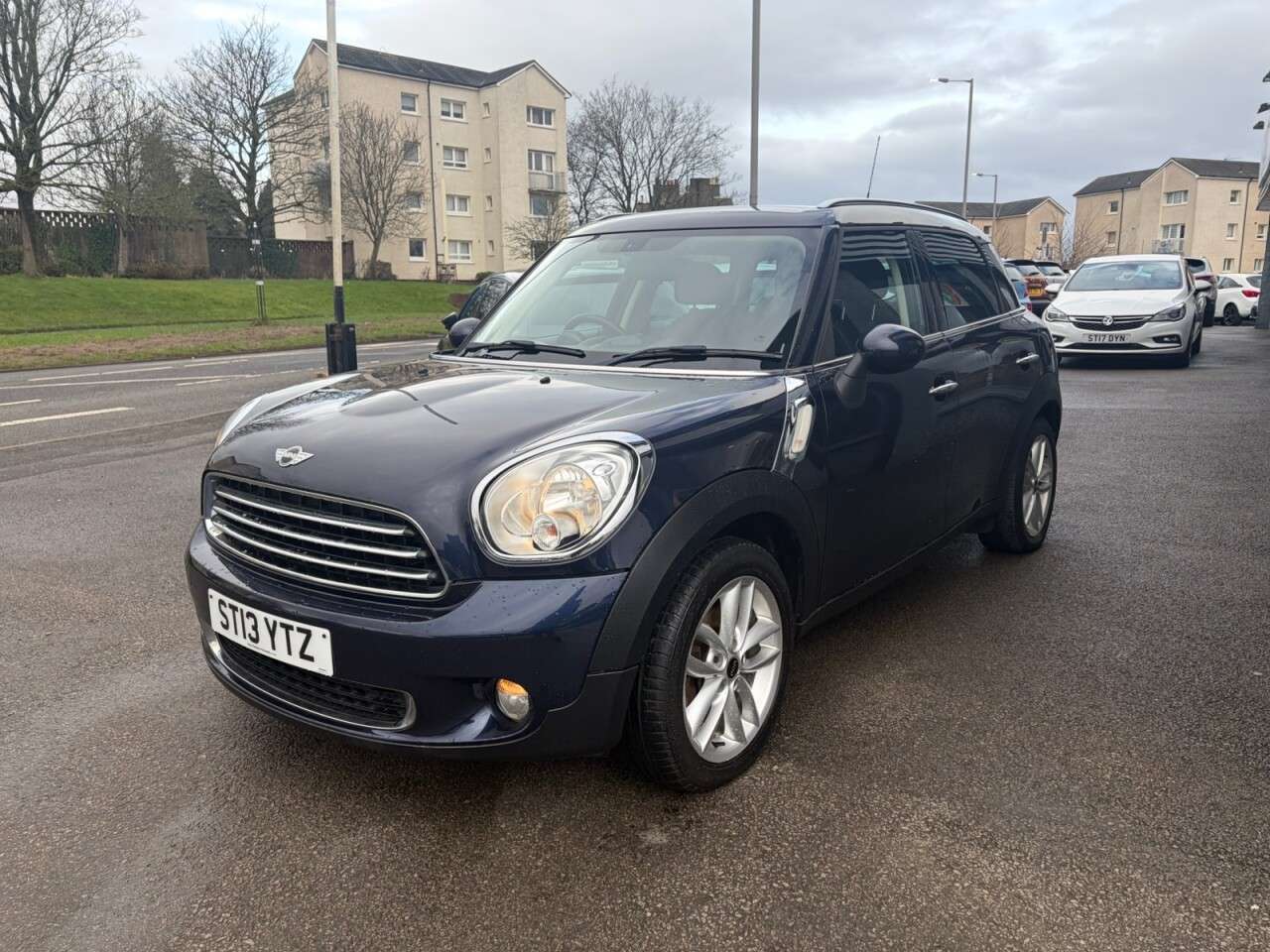A 2013 MINI COUNTRYMAN 1.6 Cooper SUV 5dr Petrol Manual Euro 6 (s/s) (122 ps) A 2013 MINI COUNTRYMAN 1.6 Cooper SUV 5dr Petrol Manual Euro 6 (s/s) (122 ps)