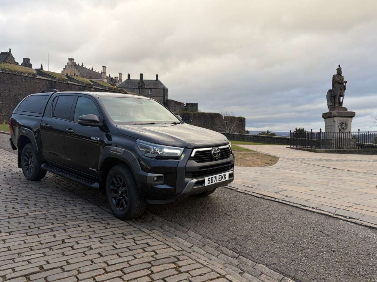 A 2022 TOYOTA HI-LUX 2.8 D-4D Invincible X Pickup Double Cab 4dr Diesel Manual 4WD Euro 6 (s/s) A 2022 TOYOTA HI-LUX 2.8 D-4D Invincible X Pickup Double Cab 4dr Diesel Manual 4WD Euro 6 (s/s)