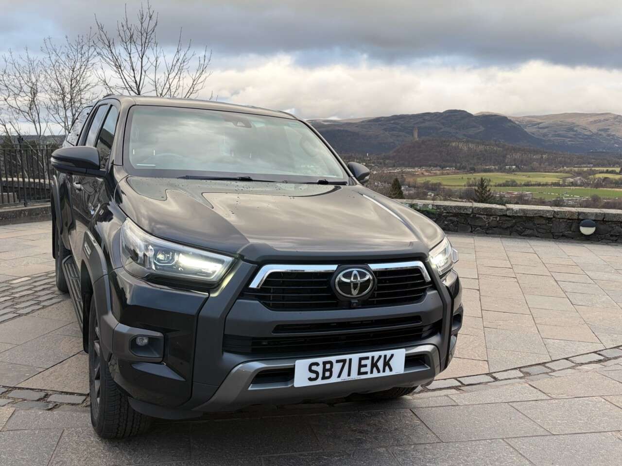 A 2022 TOYOTA HI-LUX 2.8 D-4D Invincible X Pickup Double Cab 4dr Diesel Manual 4WD Euro 6 (s/s) A 2022 TOYOTA HI-LUX 2.8 D-4D Invincible X Pickup Double Cab 4dr Diesel Manual 4WD Euro 6 (s/s)