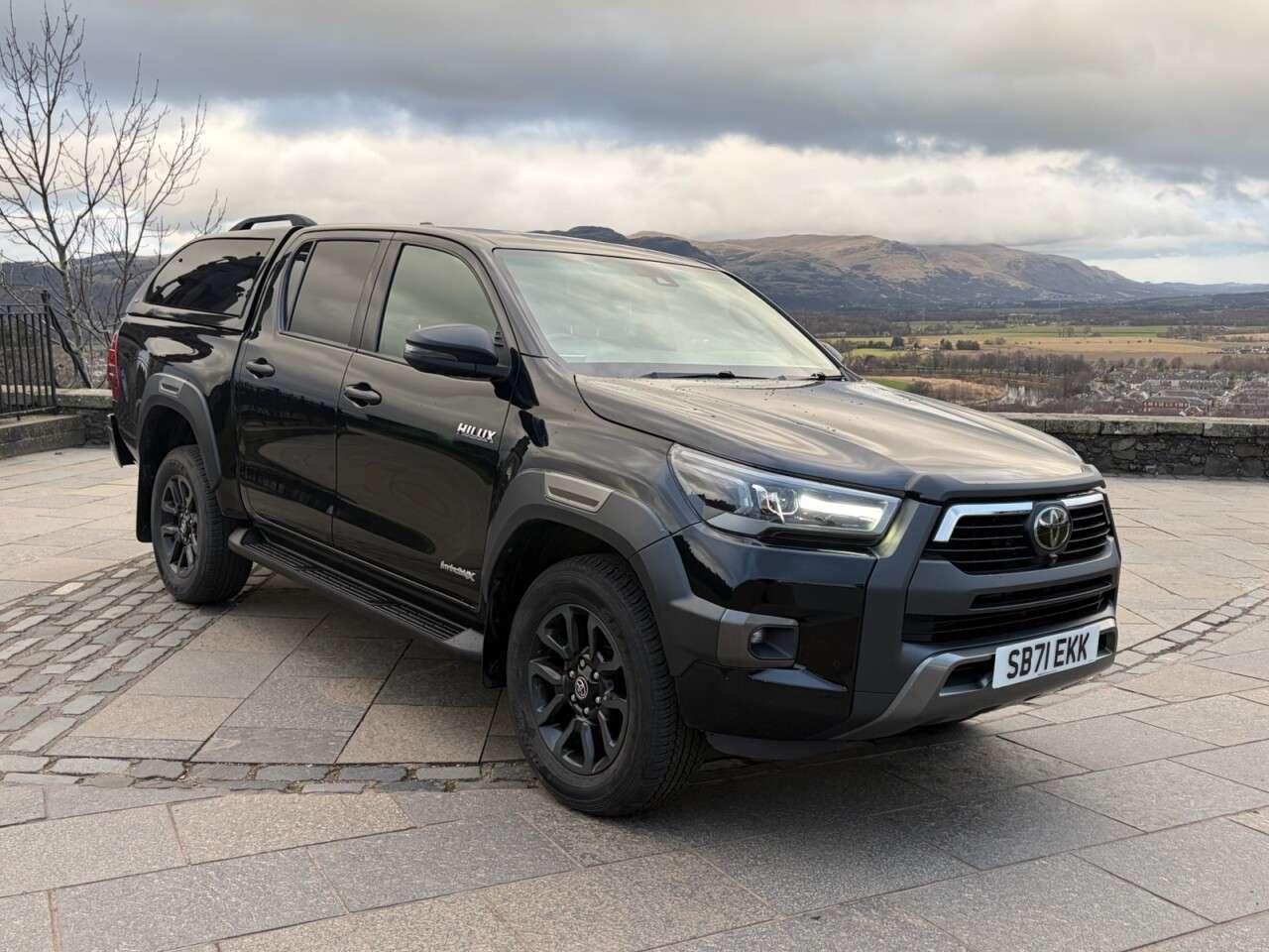 A 2022 TOYOTA HI-LUX 2.8 D-4D Invincible X Pickup Double Cab 4dr Diesel Manual 4WD Euro 6 (s/s) A 2022 TOYOTA HI-LUX 2.8 D-4D Invincible X Pickup Double Cab 4dr Diesel Manual 4WD Euro 6 (s/s)