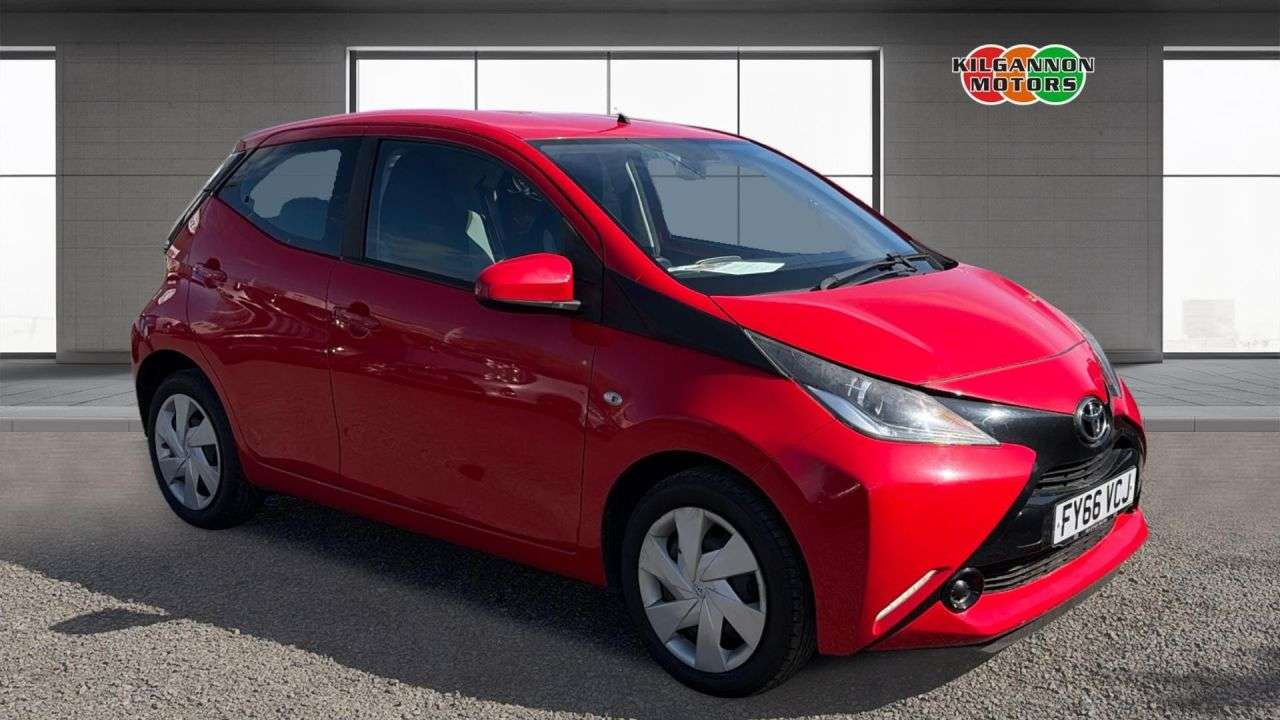 A 2016 TOYOTA AYGO 1.0 VVT-i x-play Hatchback 5dr Petrol Manual Euro 6 (68 ps) A 2016 TOYOTA AYGO 1.0 VVT-i x-play Hatchback 5dr Petrol Manual Euro 6 (68 ps)