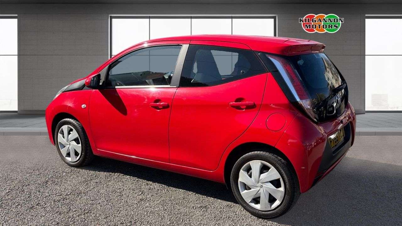 A 2016 TOYOTA AYGO 1.0 VVT-i x-play Hatchback 5dr Petrol Manual Euro 6 (68 ps) A 2016 TOYOTA AYGO 1.0 VVT-i x-play Hatchback 5dr Petrol Manual Euro 6 (68 ps)
