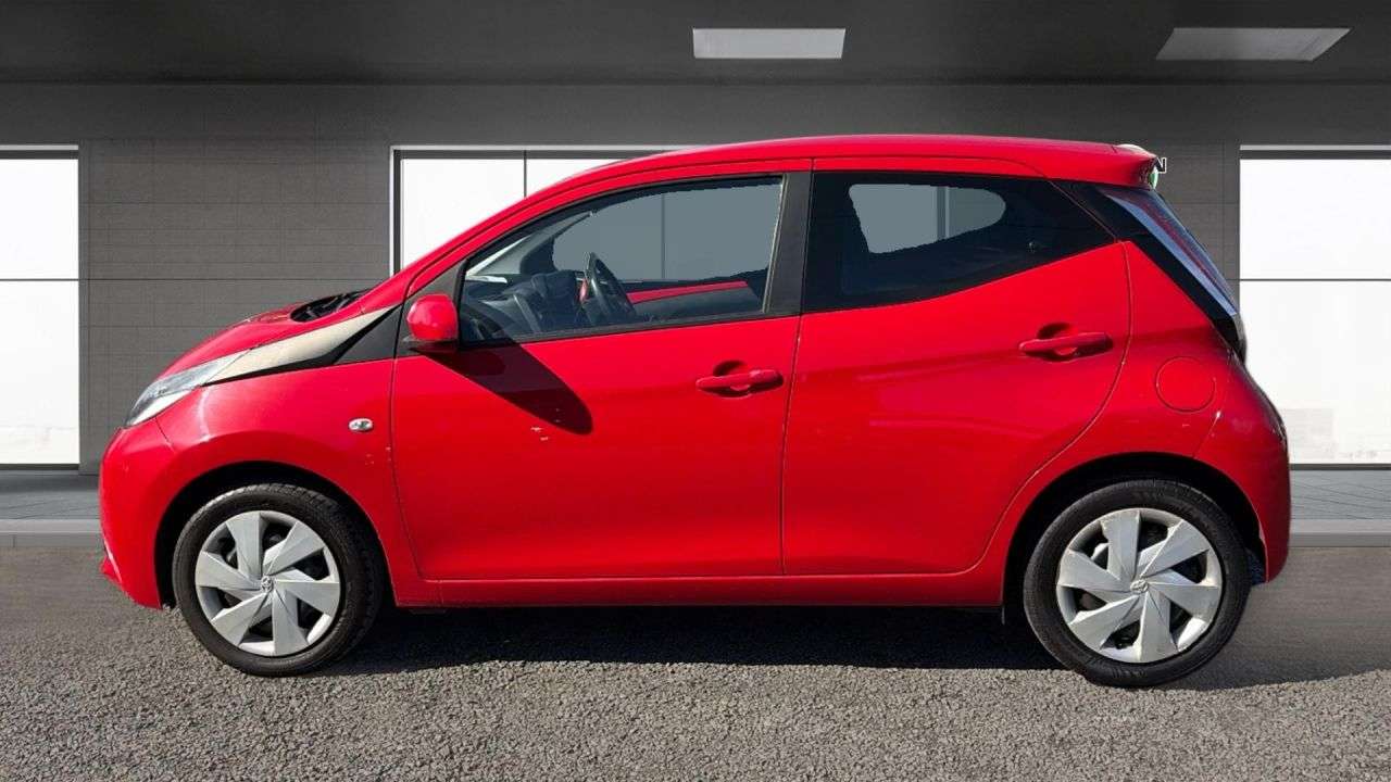 A 2016 TOYOTA AYGO 1.0 VVT-i x-play Hatchback 5dr Petrol Manual Euro 6 (68 ps) A 2016 TOYOTA AYGO 1.0 VVT-i x-play Hatchback 5dr Petrol Manual Euro 6 (68 ps)