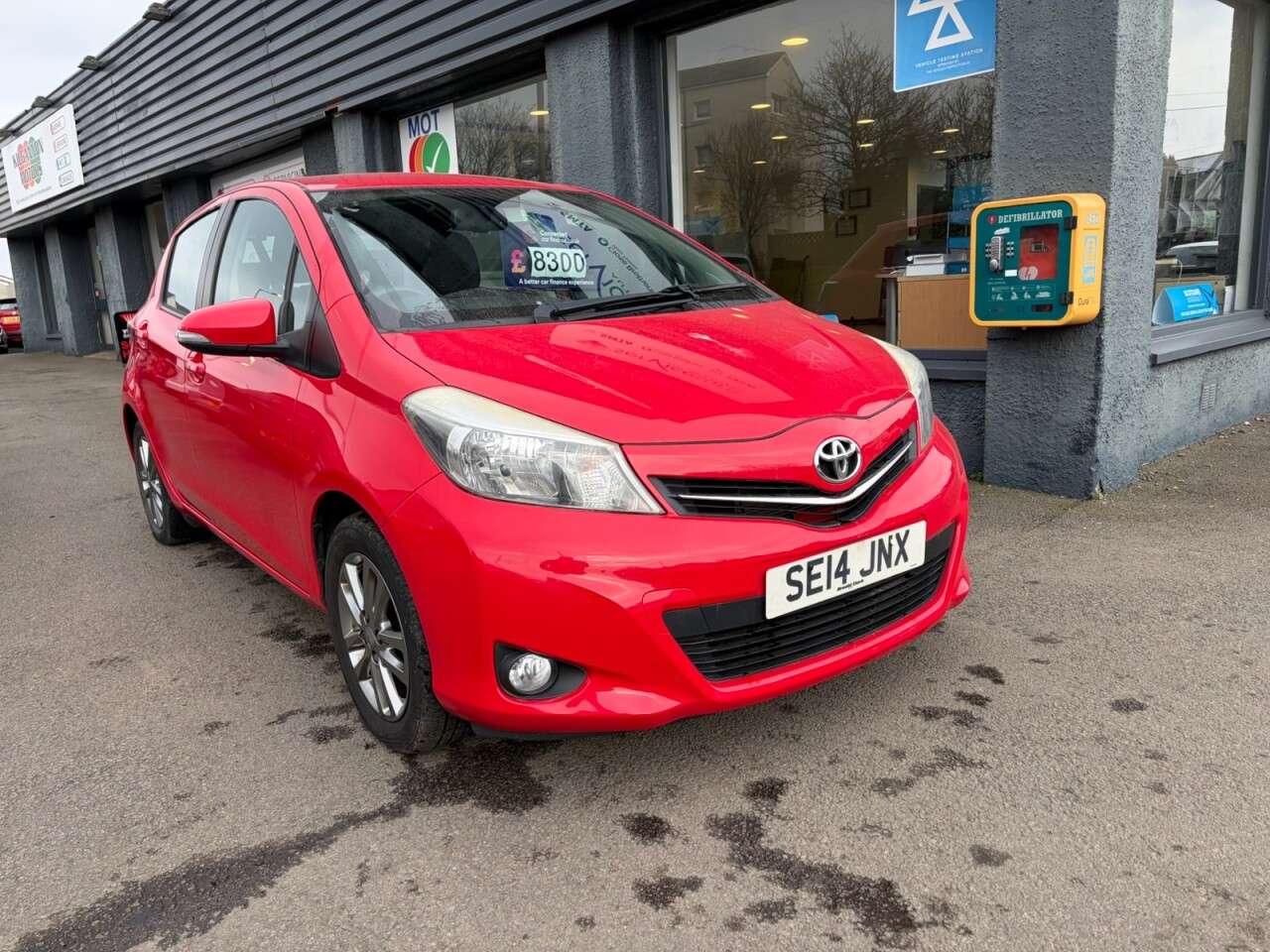 A 2014 TOYOTA YARIS 1.33 Dual VVT-i Icon Plus Hatchback 5dr Petrol Manual Euro 5 (99 ps) A 2014 TOYOTA YARIS 1.33 Dual VVT-i Icon Plus Hatchback 5dr Petrol Manual Euro 5 (99 ps)