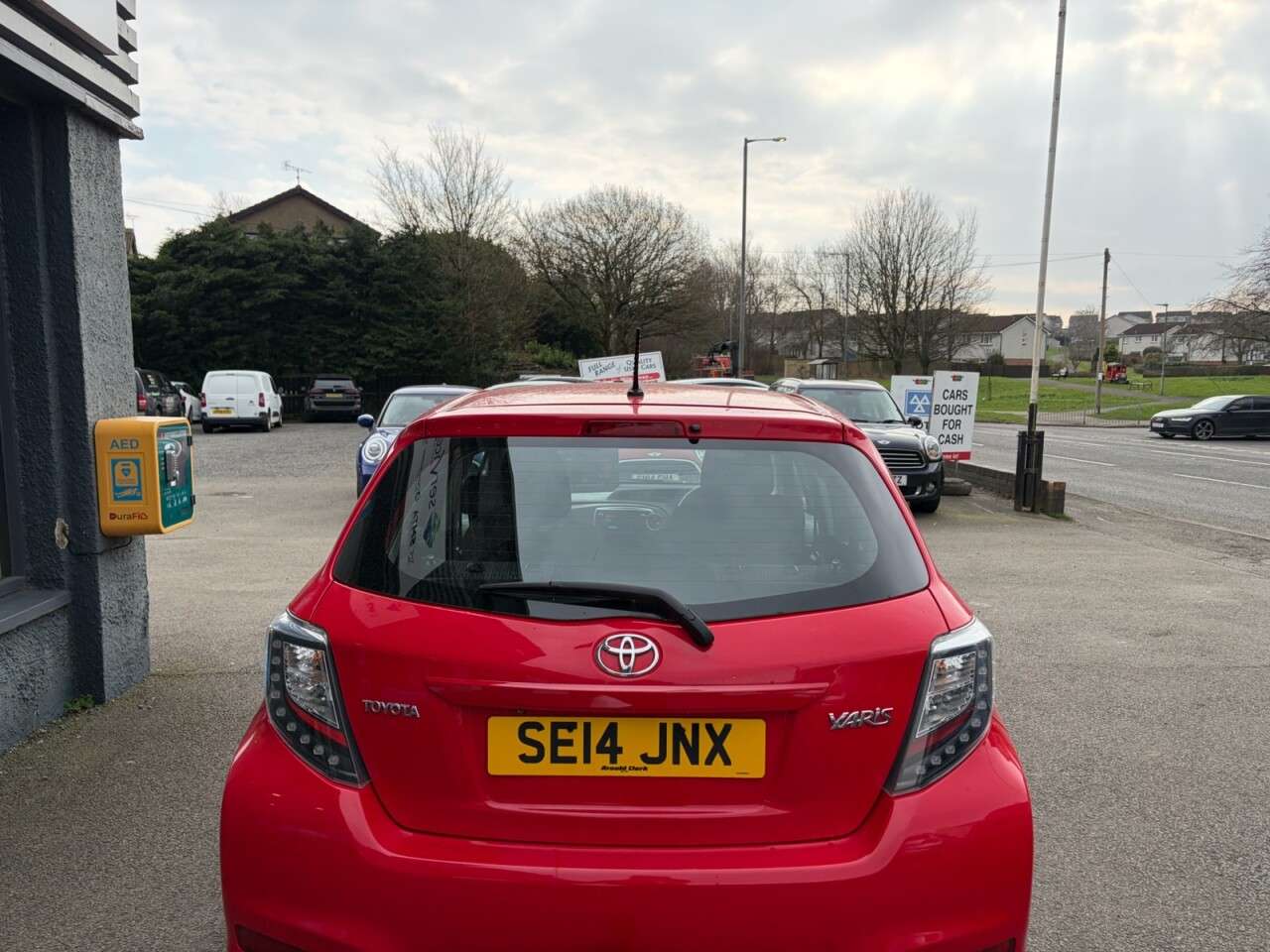 A 2014 TOYOTA YARIS 1.33 Dual VVT-i Icon Plus Hatchback 5dr Petrol Manual Euro 5 (99 ps) A 2014 TOYOTA YARIS 1.33 Dual VVT-i Icon Plus Hatchback 5dr Petrol Manual Euro 5 (99 ps)