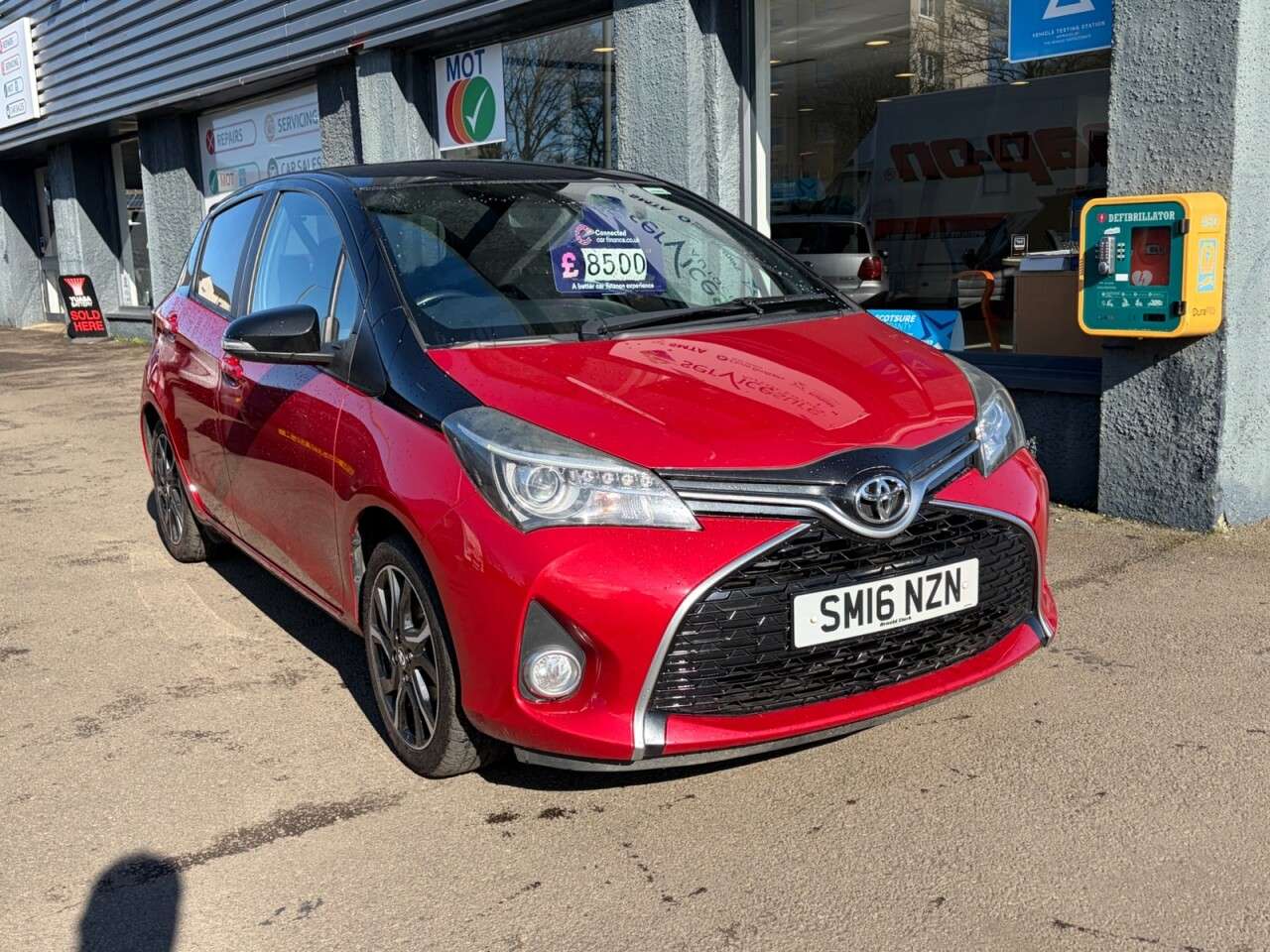 A 2016 TOYOTA YARIS 1.33 Dual VVT-i Design Hatchback 5dr Petrol Manual Euro 6 (99 ps) A 2016 TOYOTA YARIS 1.33 Dual VVT-i Design Hatchback 5dr Petrol Manual Euro 6 (99 ps)