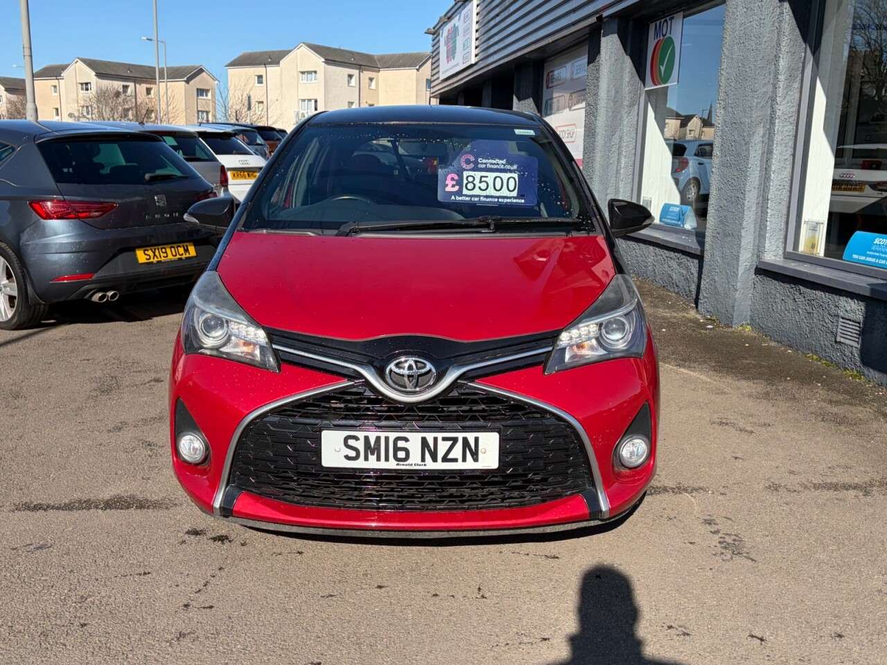 A 2016 TOYOTA YARIS 1.33 Dual VVT-i Design Hatchback 5dr Petrol Manual Euro 6 (99 ps) A 2016 TOYOTA YARIS 1.33 Dual VVT-i Design Hatchback 5dr Petrol Manual Euro 6 (99 ps)