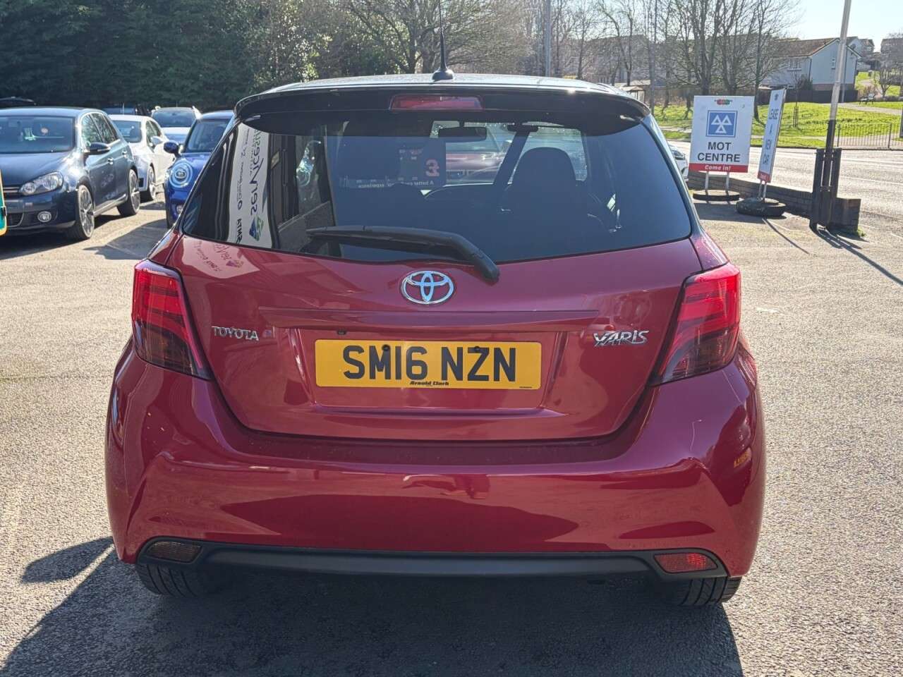 A 2016 TOYOTA YARIS 1.33 Dual VVT-i Design Hatchback 5dr Petrol Manual Euro 6 (99 ps) A 2016 TOYOTA YARIS 1.33 Dual VVT-i Design Hatchback 5dr Petrol Manual Euro 6 (99 ps)