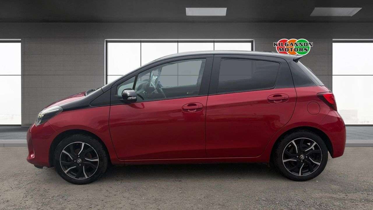 A 2016 TOYOTA YARIS 1.33 Dual VVT-i Design Hatchback 5dr Petrol Manual Euro 6 (99 ps) A 2016 TOYOTA YARIS 1.33 Dual VVT-i Design Hatchback 5dr Petrol Manual Euro 6 (99 ps)