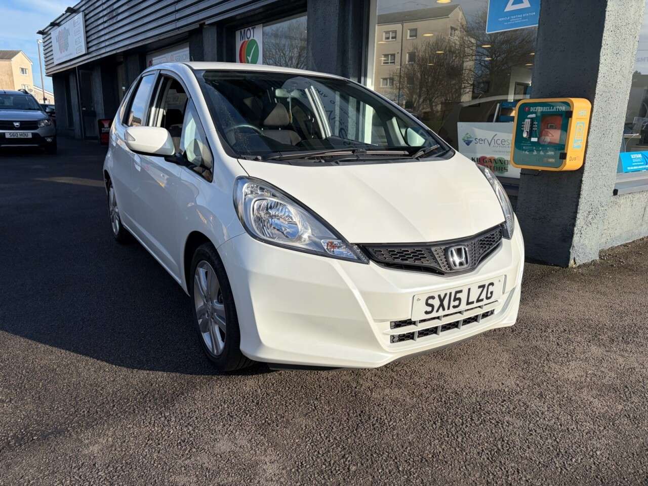 A 2015 HONDA JAZZ 1.4 i-VTEC ES Plus Hatchback 5dr Petrol Manual Euro 5 (99 ps) A 2015 HONDA JAZZ 1.4 i-VTEC ES Plus Hatchback 5dr Petrol Manual Euro 5 (99 ps)