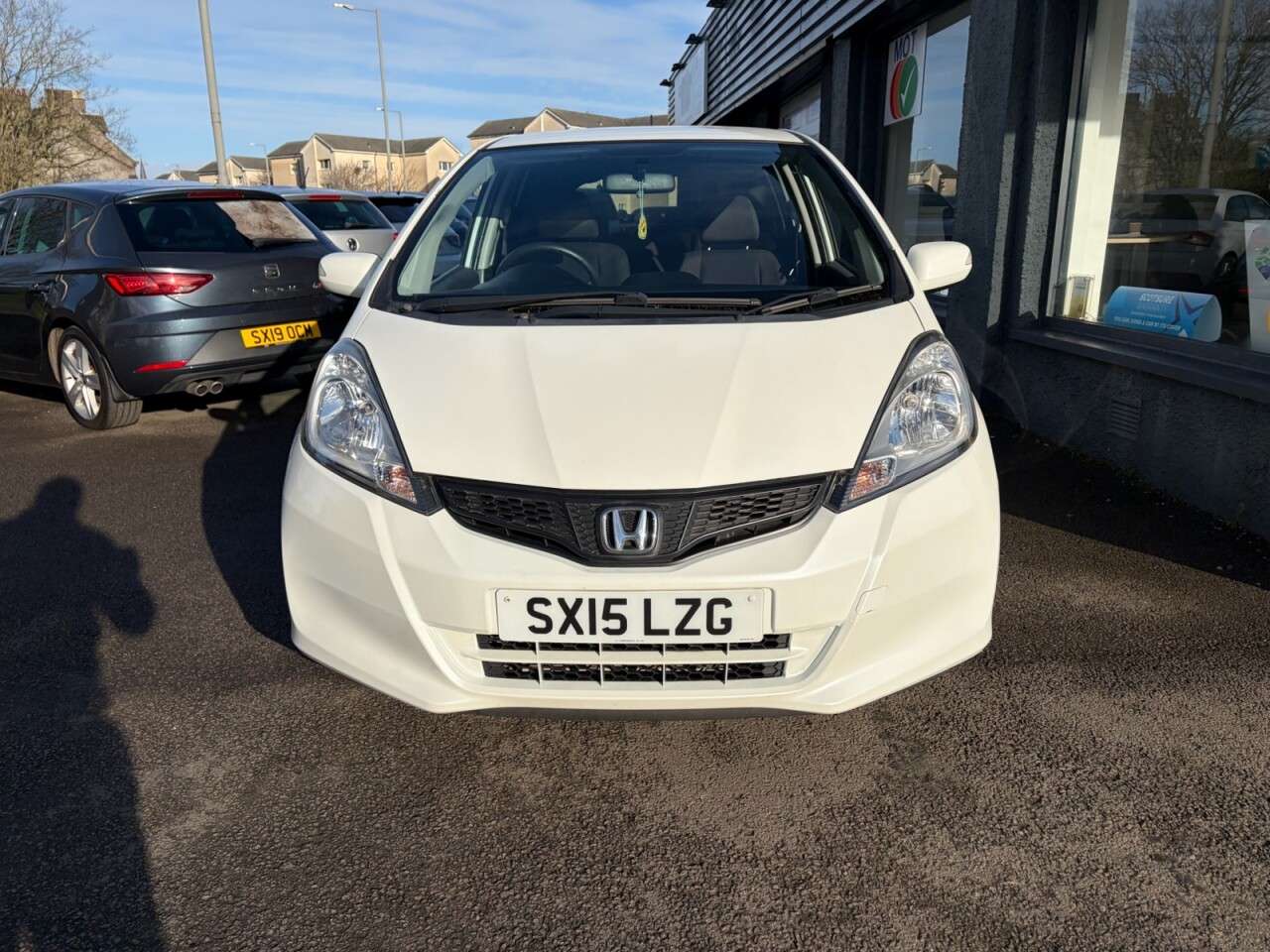 A 2015 HONDA JAZZ 1.4 i-VTEC ES Plus Hatchback 5dr Petrol Manual Euro 5 (99 ps) A 2015 HONDA JAZZ 1.4 i-VTEC ES Plus Hatchback 5dr Petrol Manual Euro 5 (99 ps)